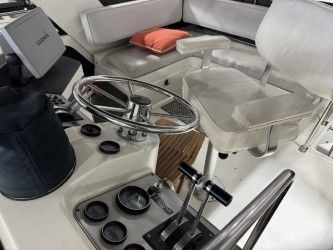 1986 Carver 42' Cockpit MY - 11