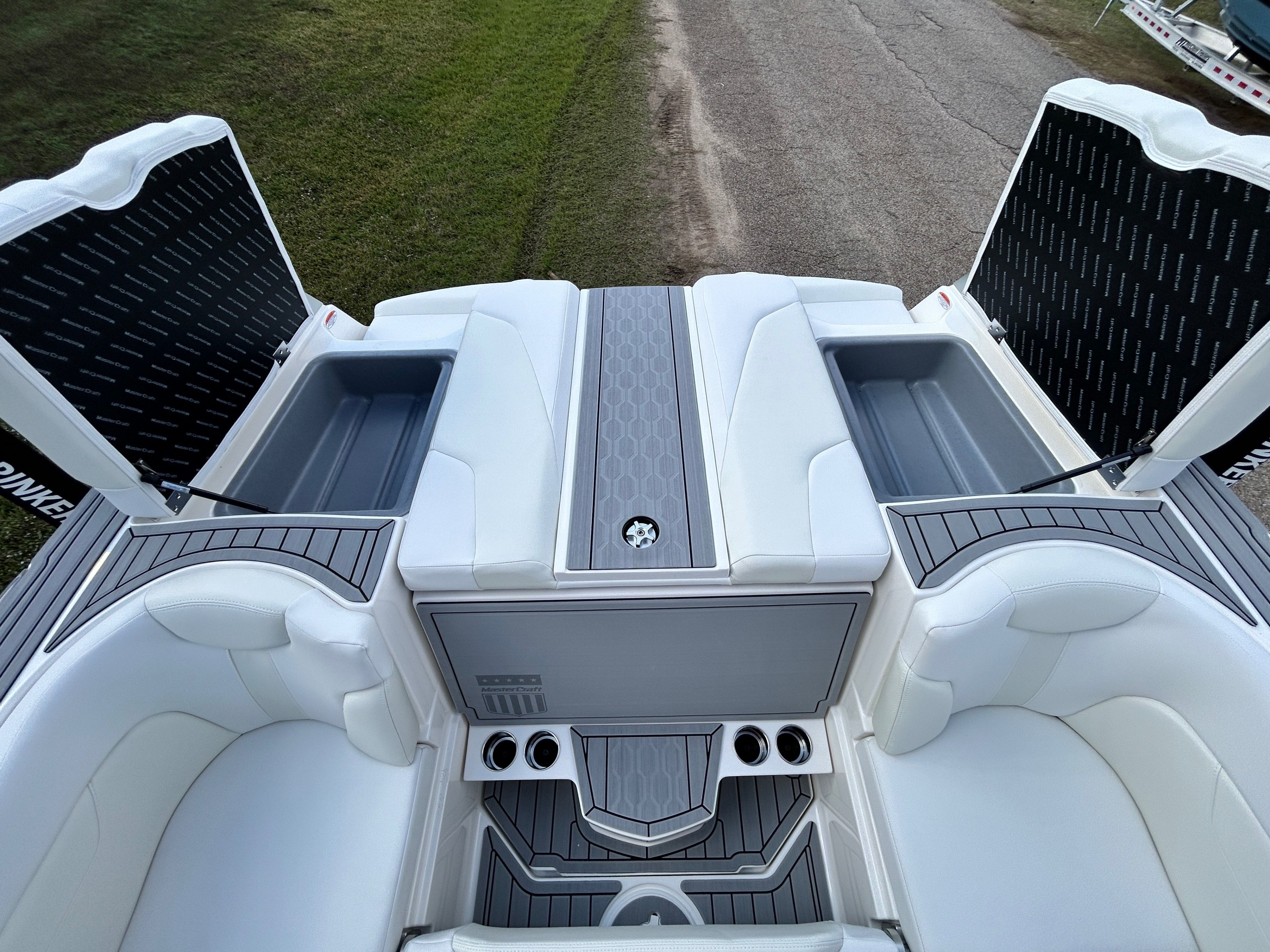 2026 MasterCraft XT23 - 33