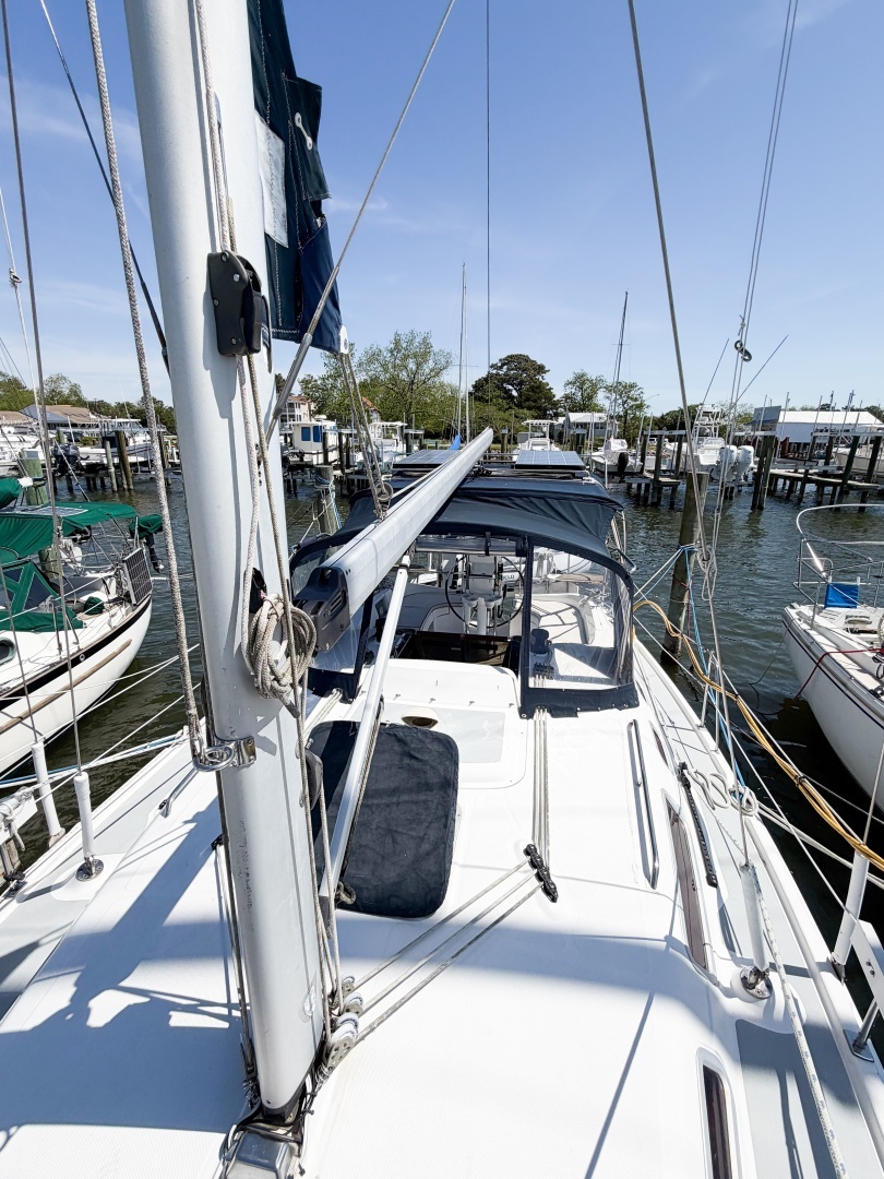 2005 Hunter 36 - Image 83