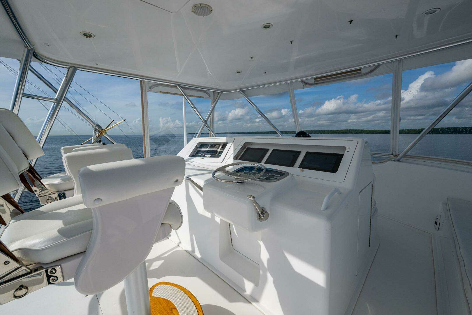 2004 Viking 48 Convertible - Image 42