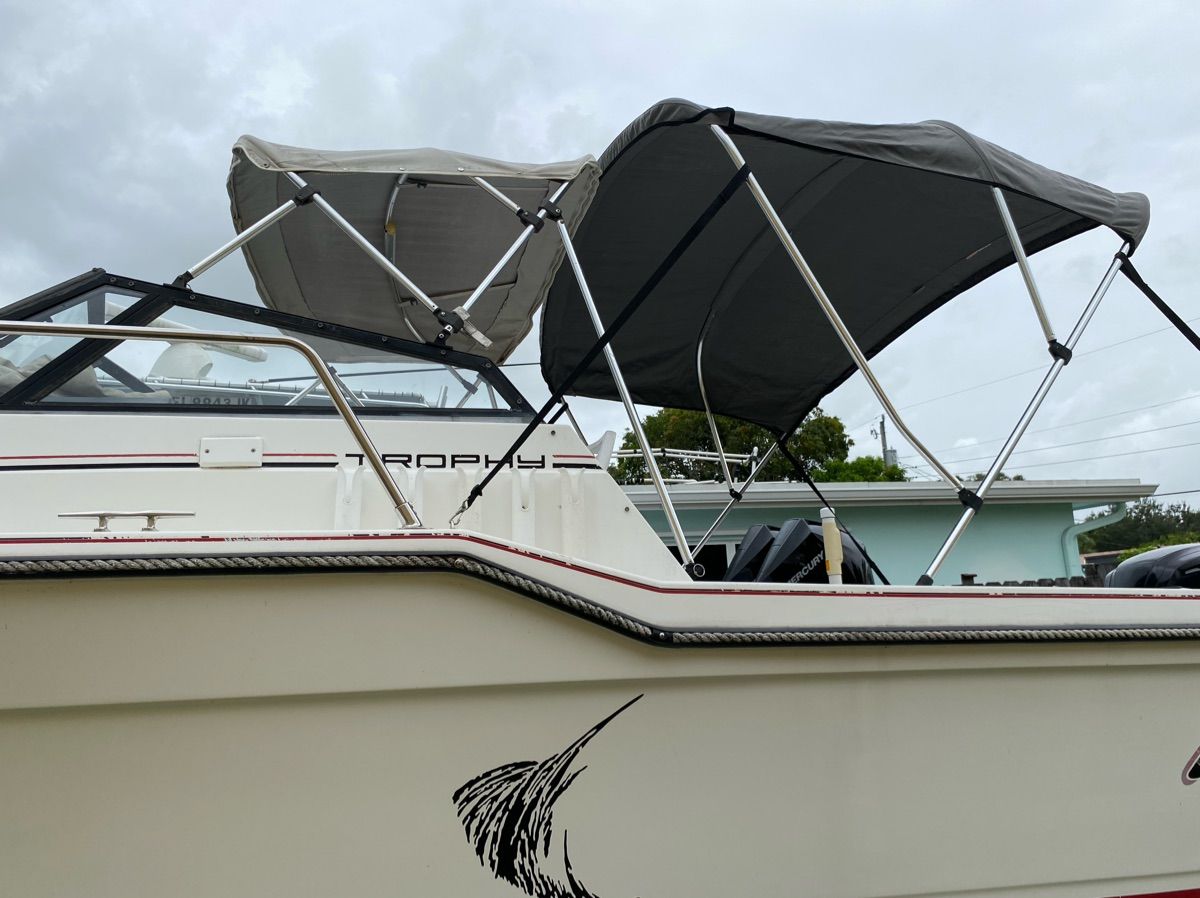 1990 Bayliner 2302 Trophy boat with Bimini top.