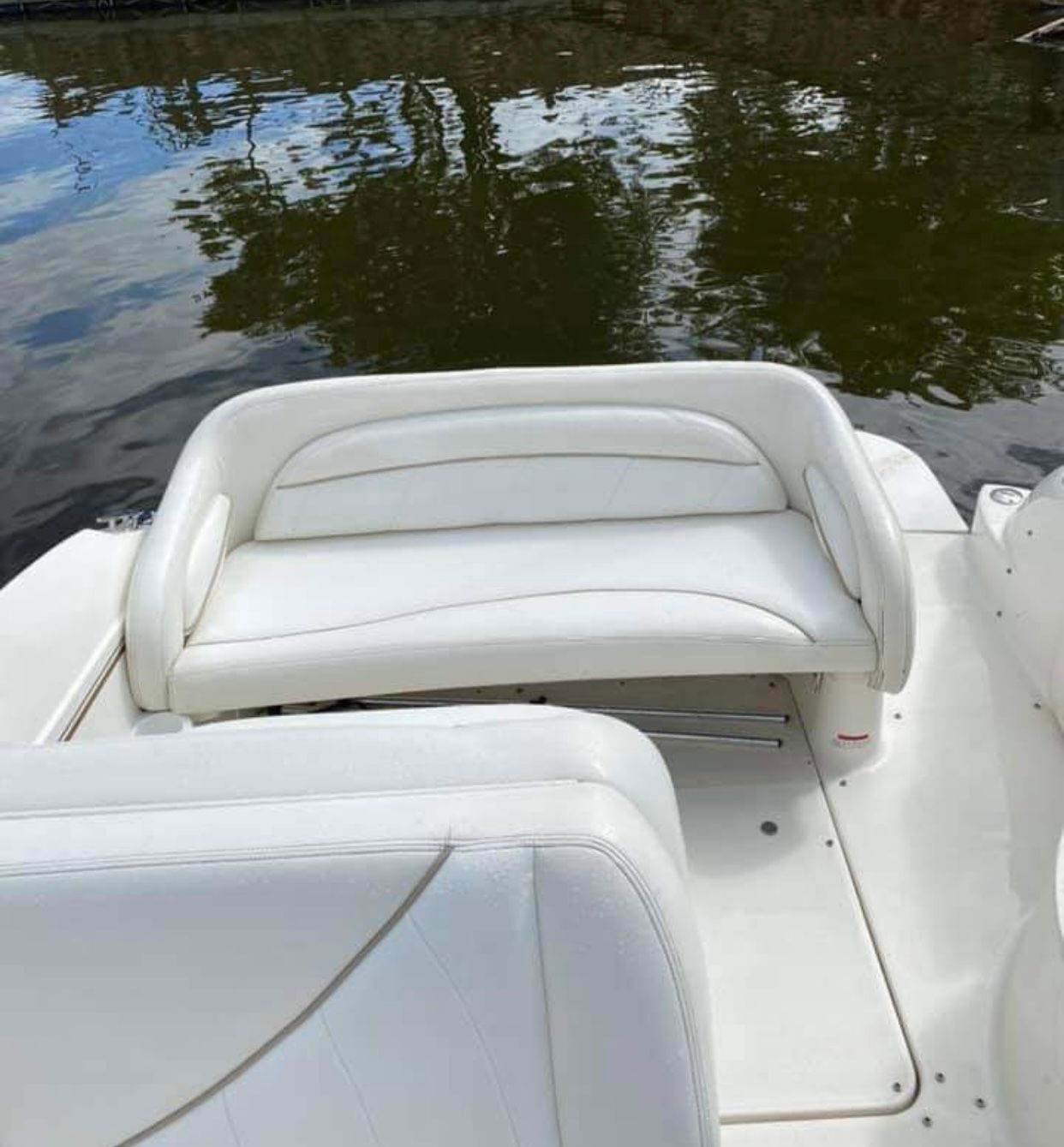 2001 Larson Cabrio 254 Mid Cabin Cruiser - 5
