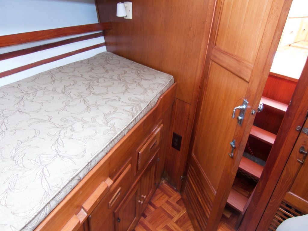 1976 CHB Trawler - 27