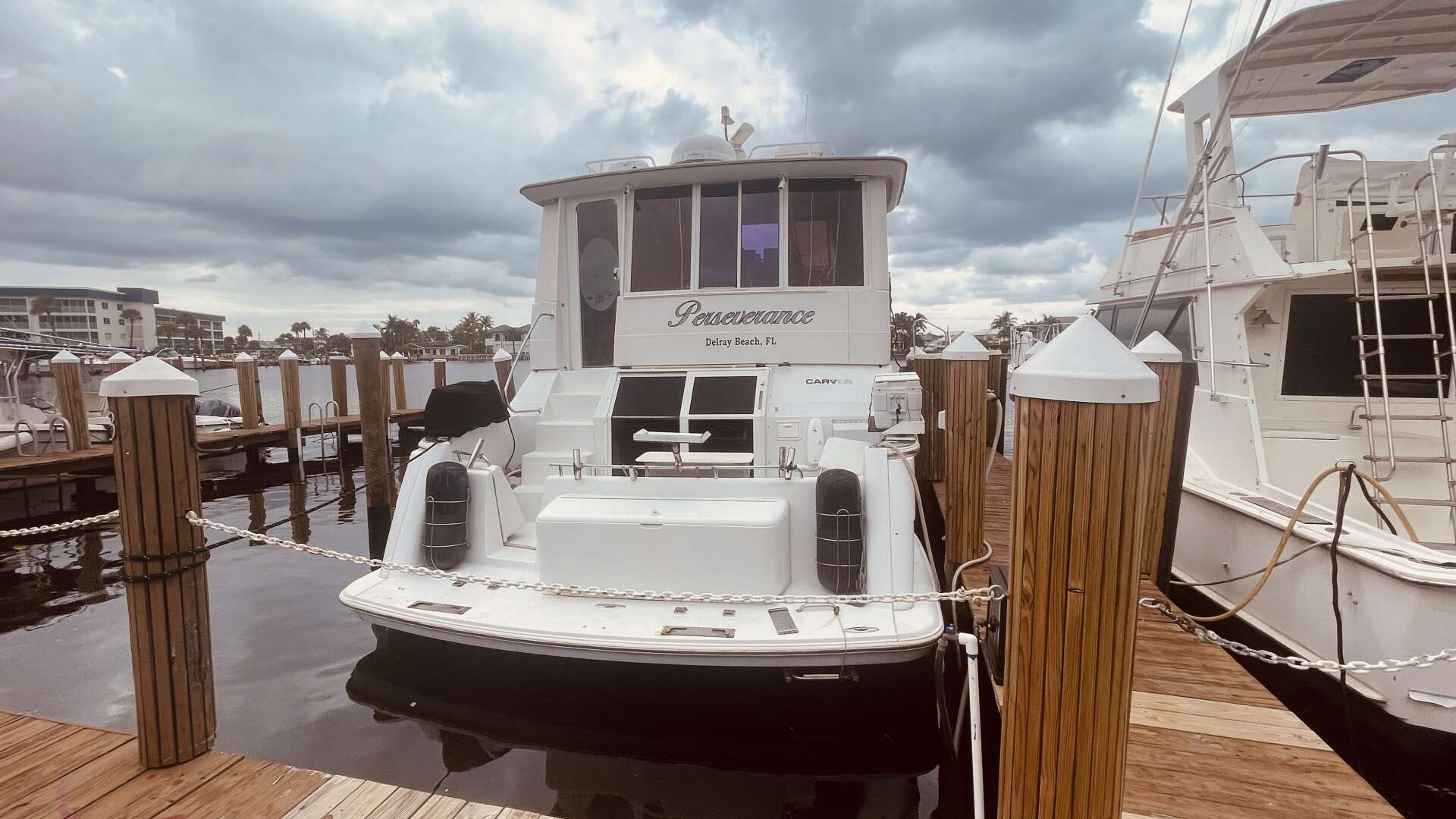 1997 CARVER YACHTS 500 COCKPIT MY - Image 2