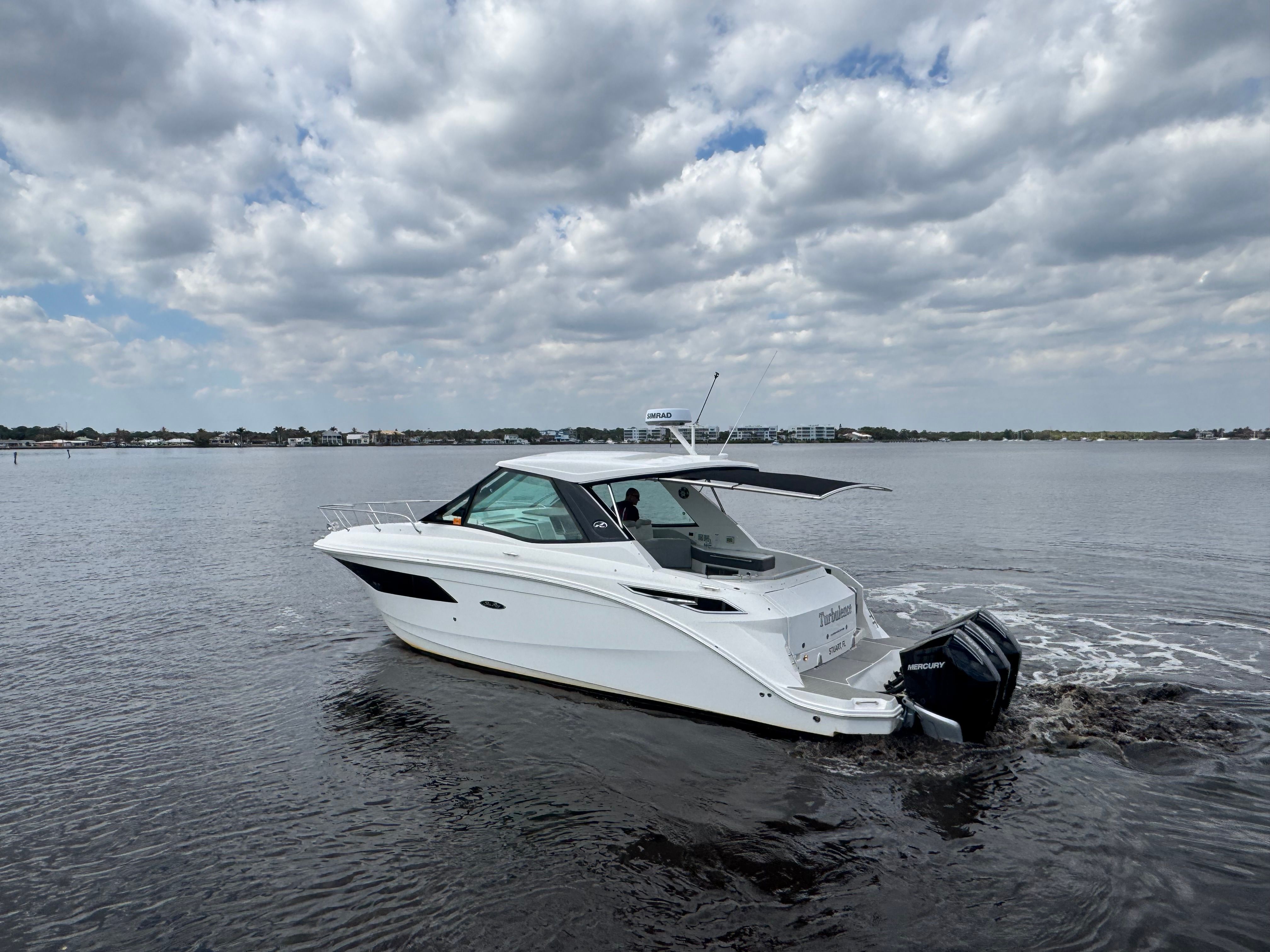 2023 Sea Ray Sundancer 320 Outboard