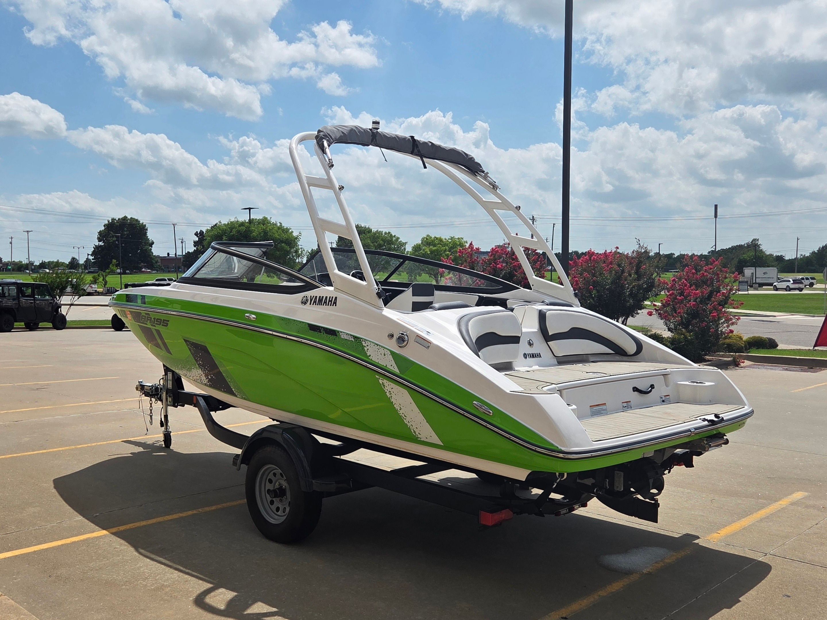 2022 Yamaha Boats AR195 - 6