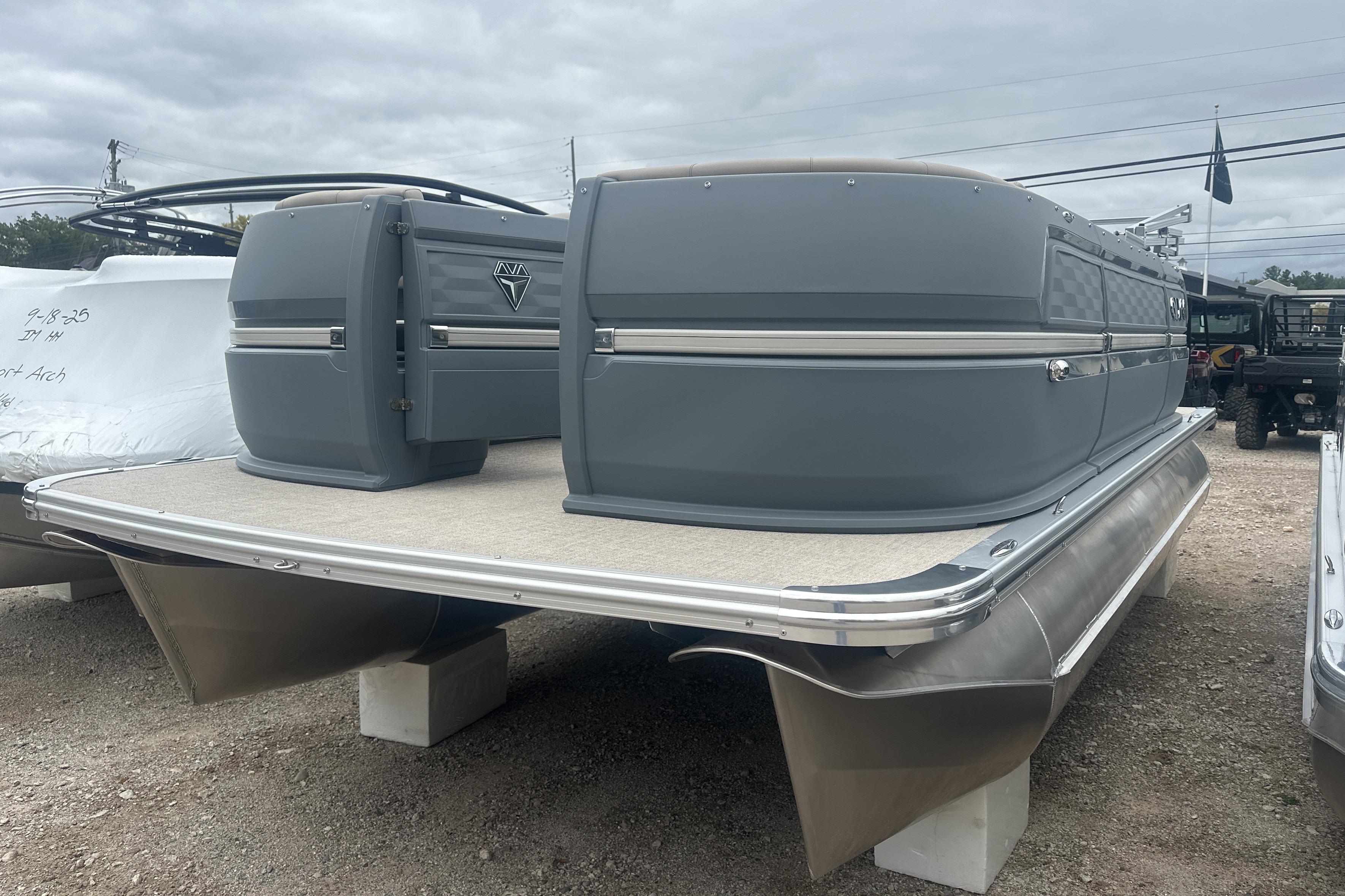 2026 Tahoe Pontoon aura