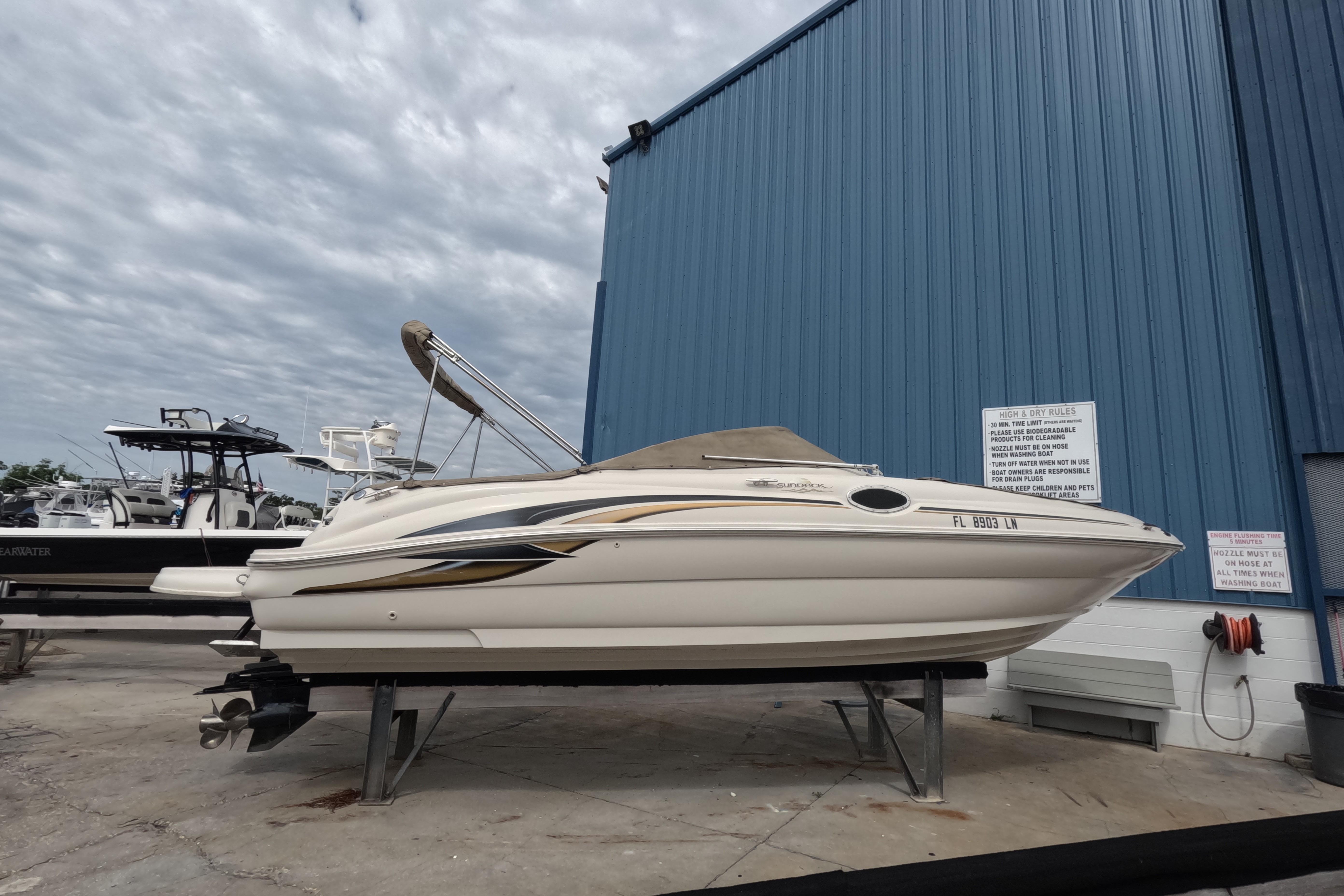 2001 Sea Ray 240 Sundeck