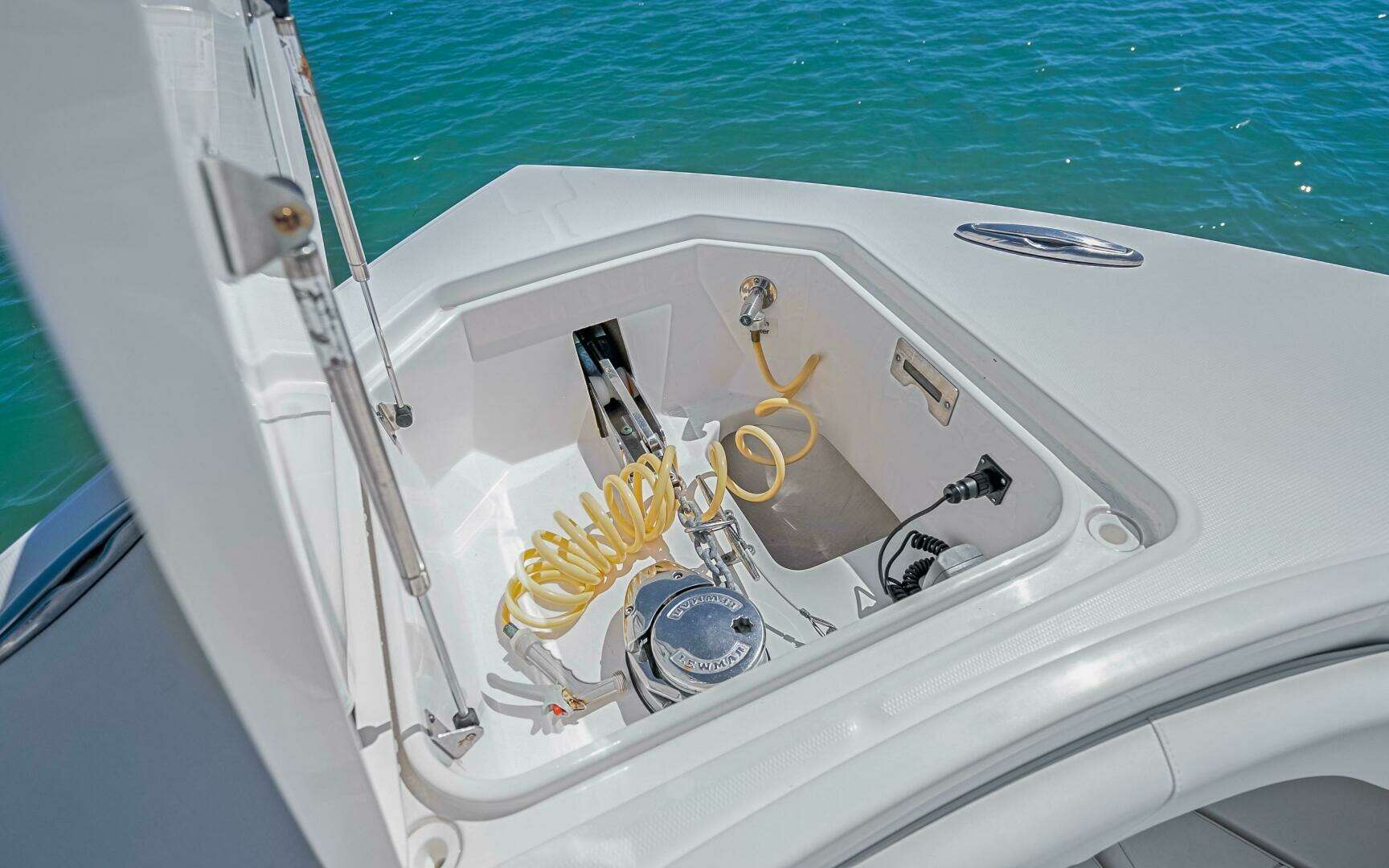 2018 Regulator 41 Center Console - Image 31