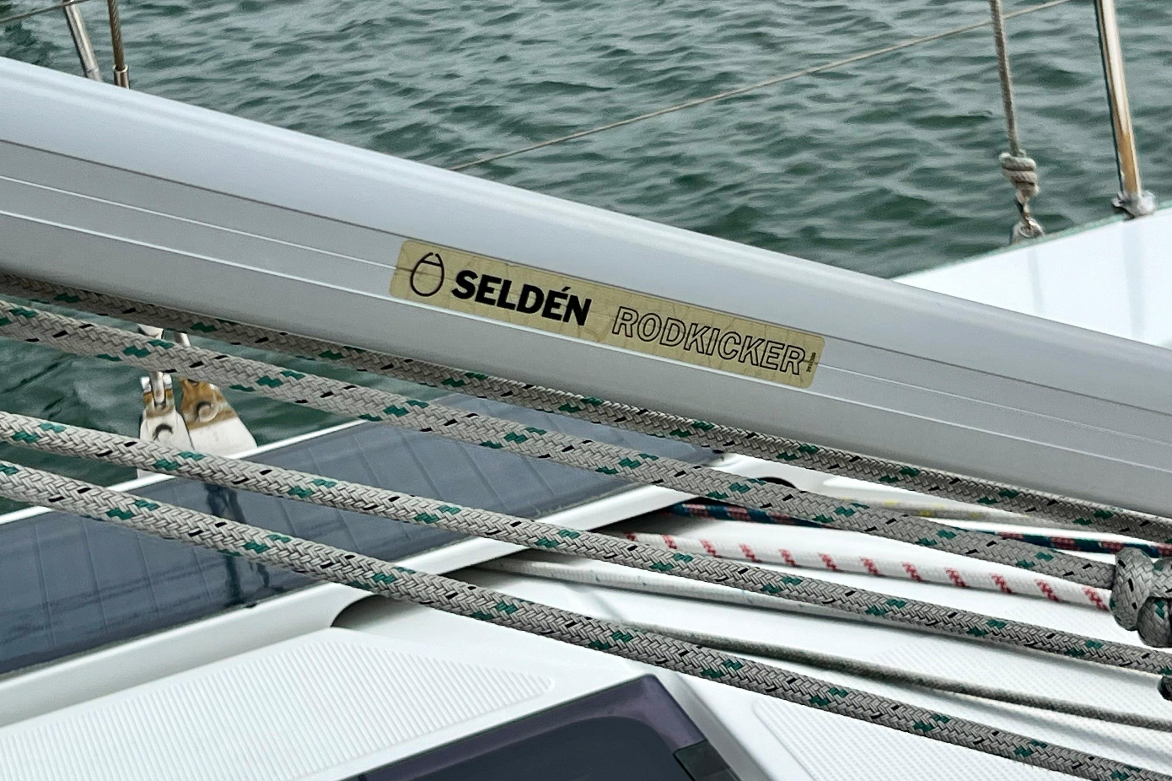Seldén Rodkicker on 2016 Hanse 455 sailboat with ropes and water background.