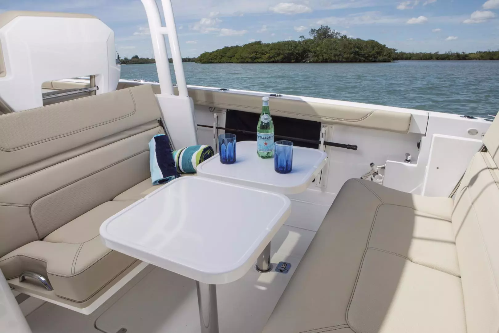 2021 Pursuit S328 - Image 16