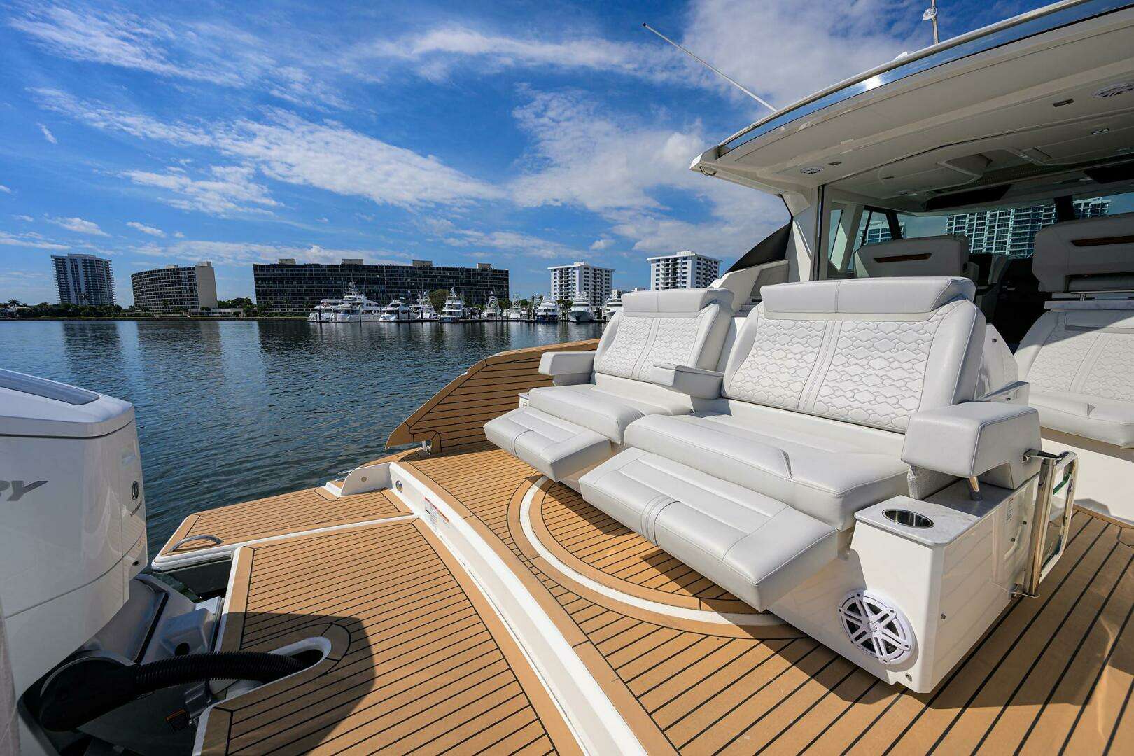 2022 Tiara Yachts 43 LE - Image 44