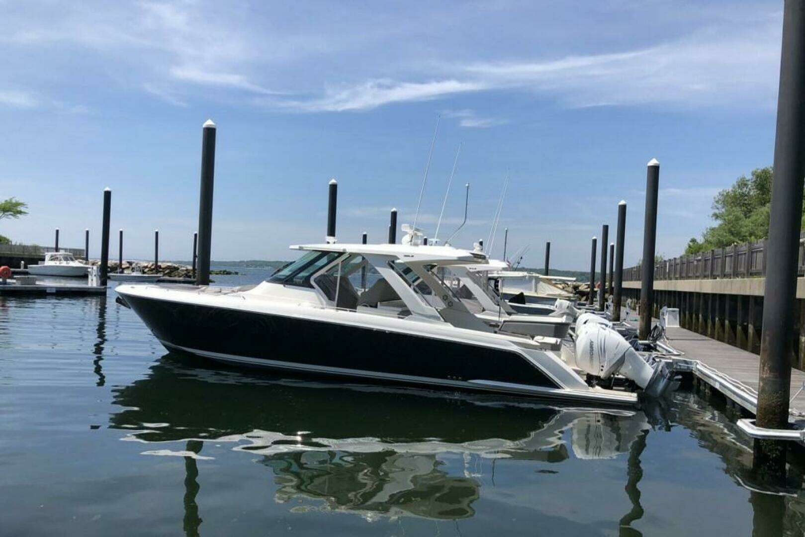 2021 Tiara Yachts 38 LS - Image 3