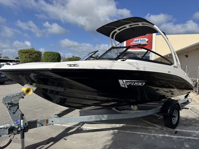 2025 Yamaha Boats AR190 - 4