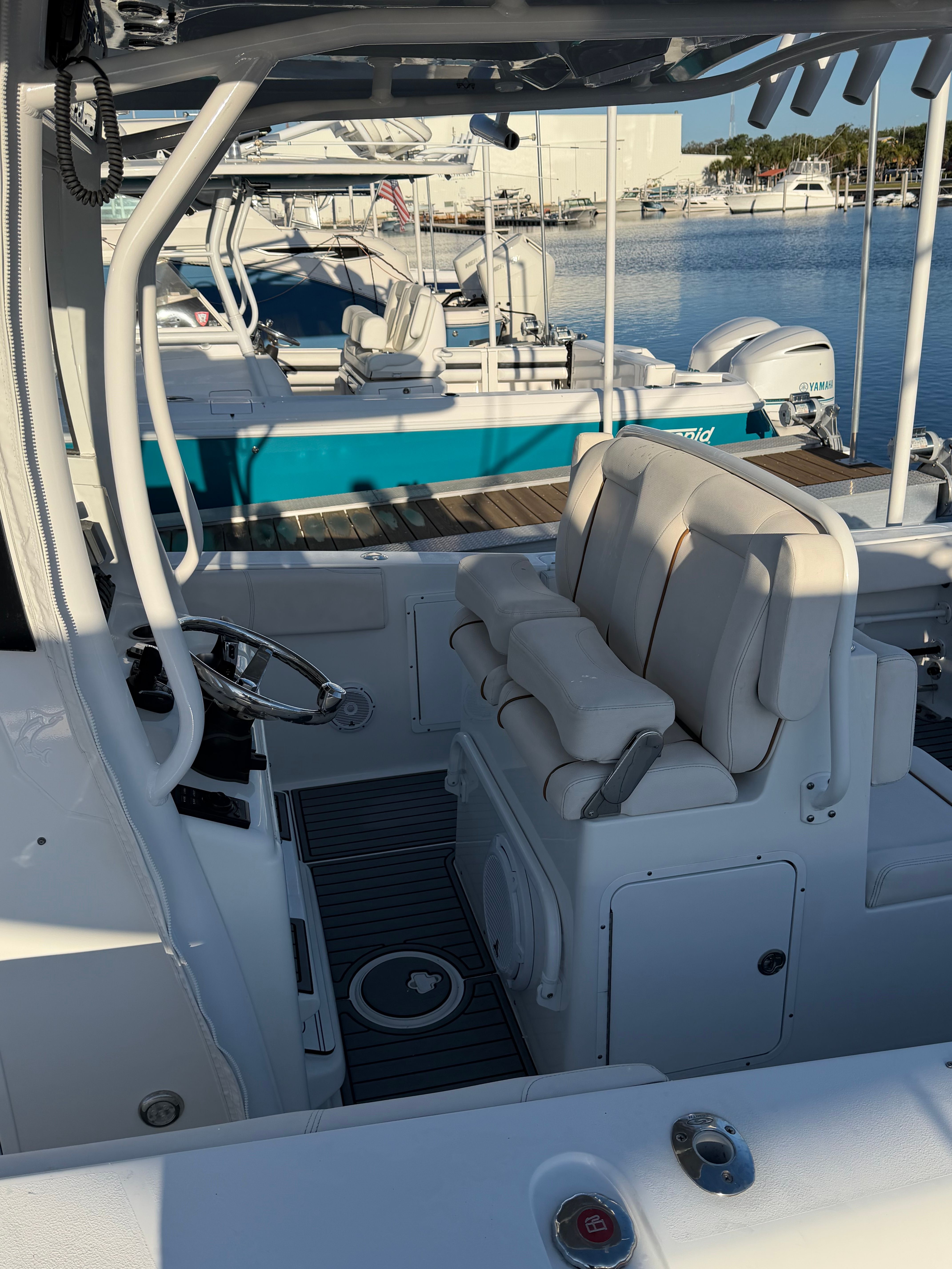 2022 Sea Hunt Gamefish 30 Coffin Box - 32