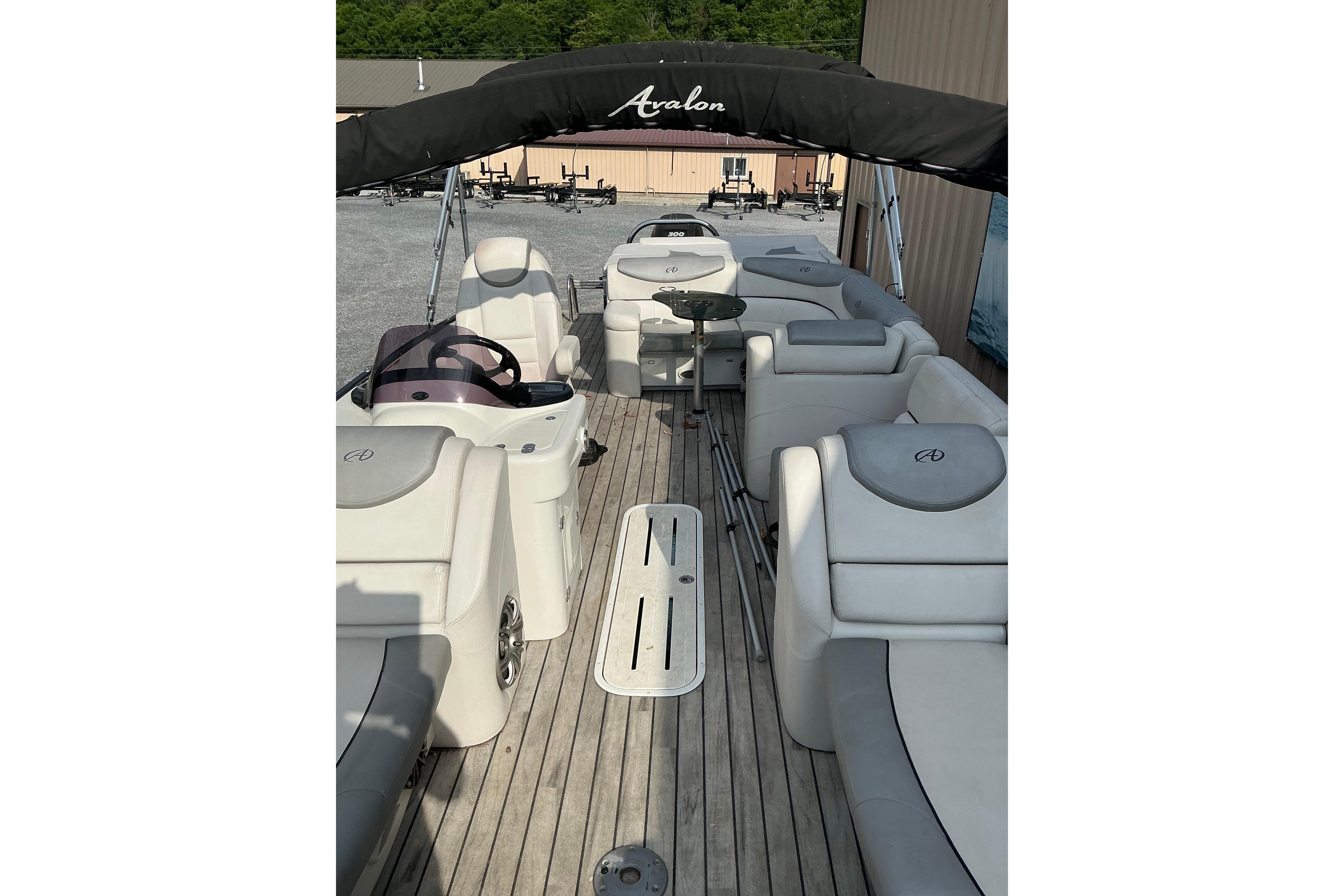 2014 Avalon 25 ft. Paradise Elite pontoon boat with spacious seating and canopy.