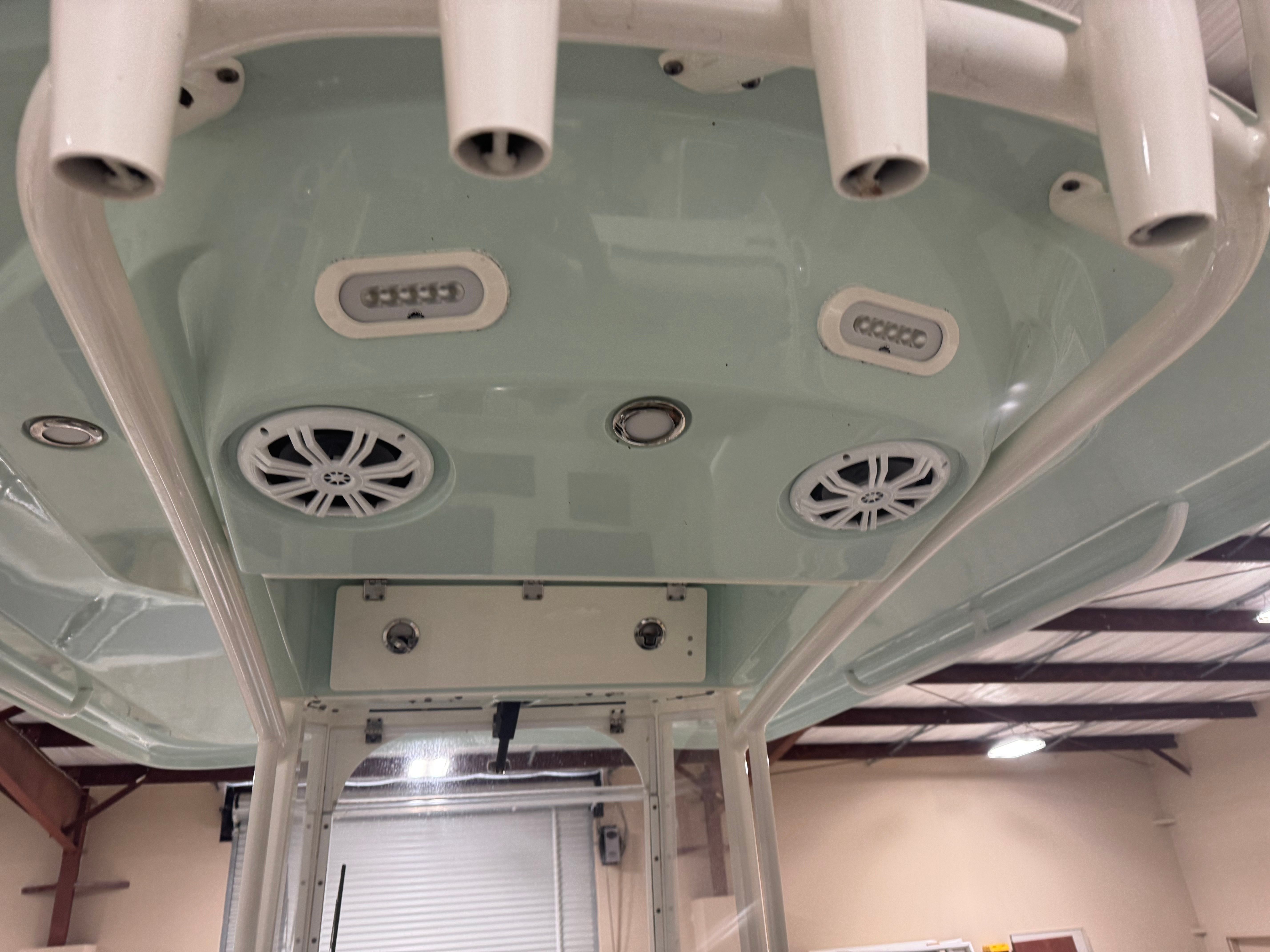 2021 Cobia 262 Center Console - 16