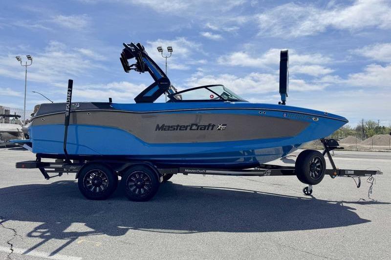 2022 MasterCraft XT22