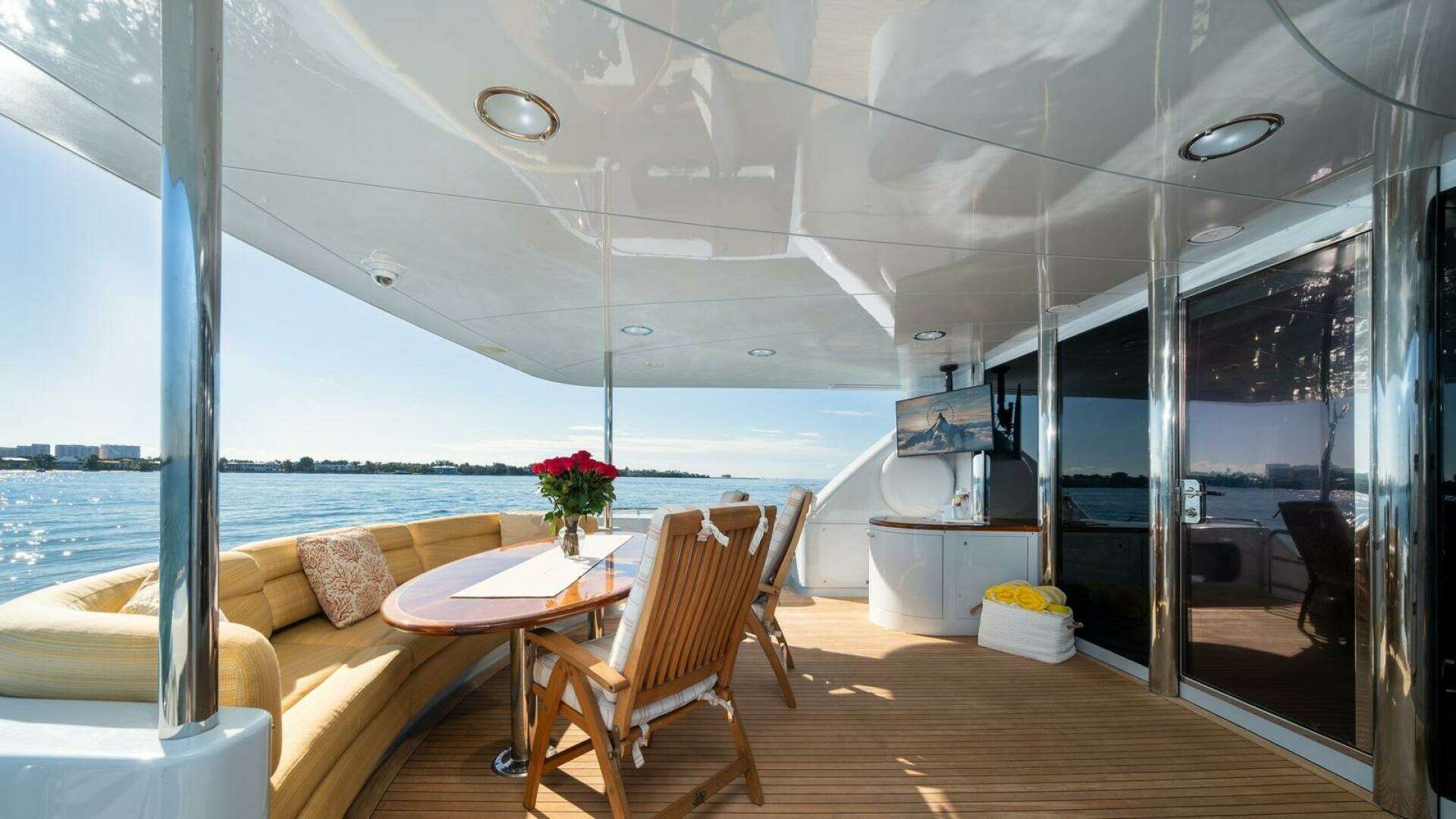 2002 Lazzara Yachts — - Image 13
