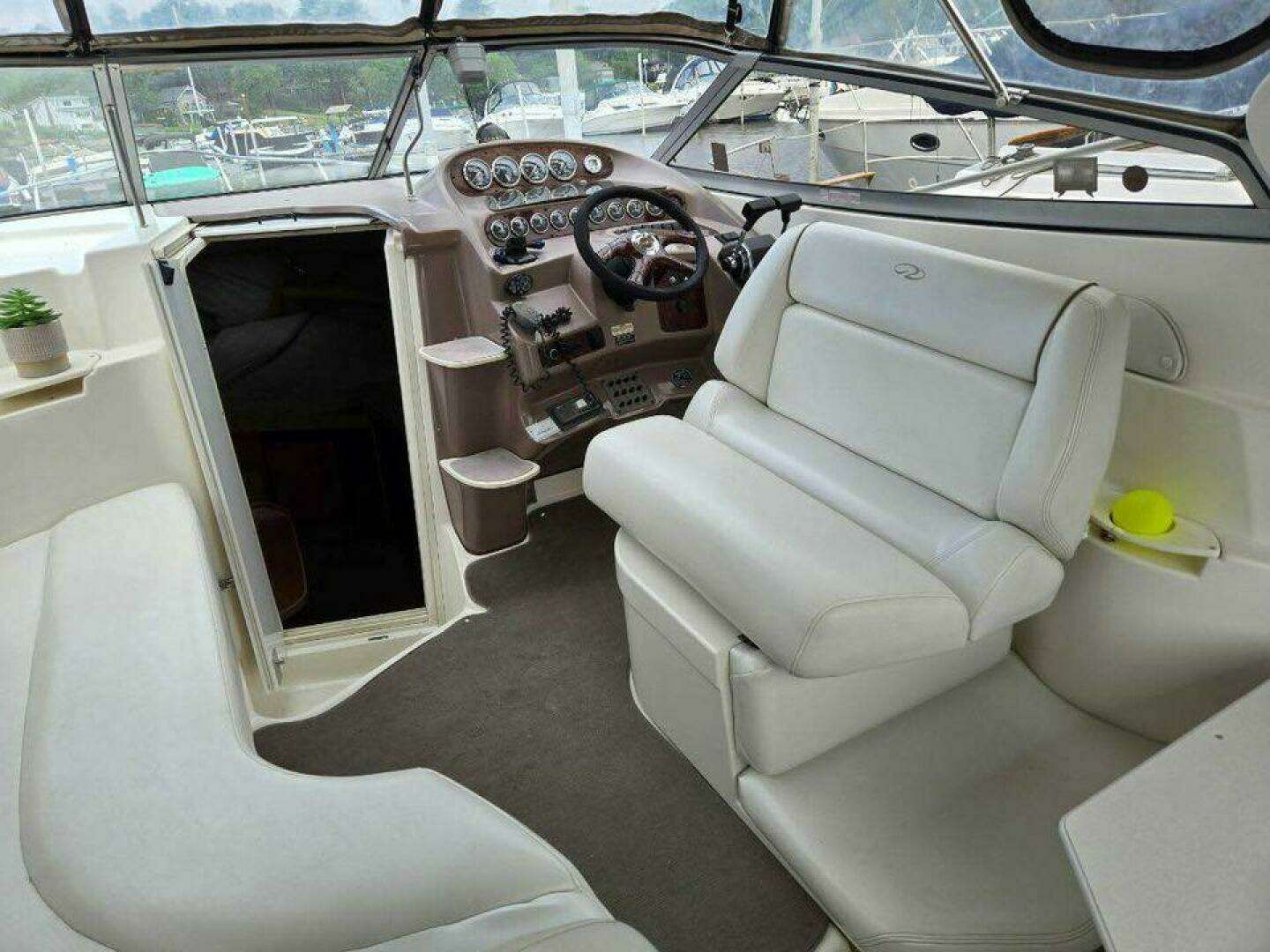 2003 Regal 2860 Commodore - Image 9