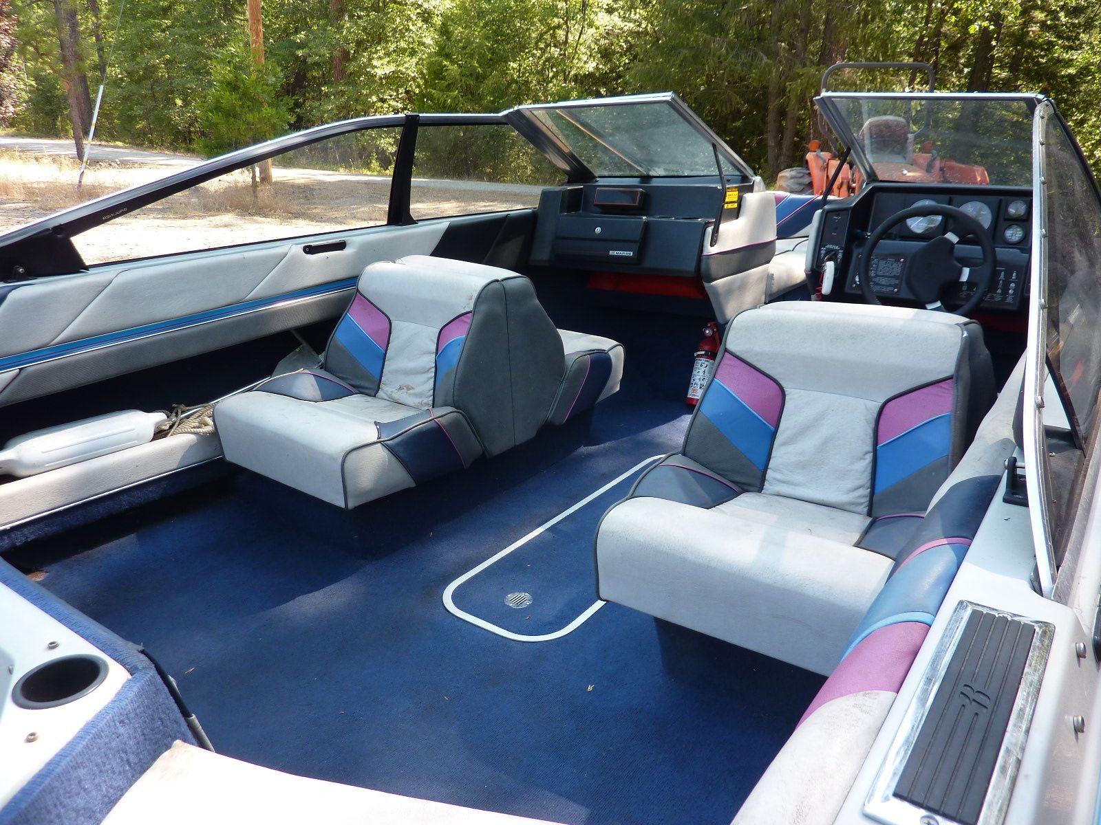 Interior of a 1989 Bayliner CAPRI with blue and gray seating.