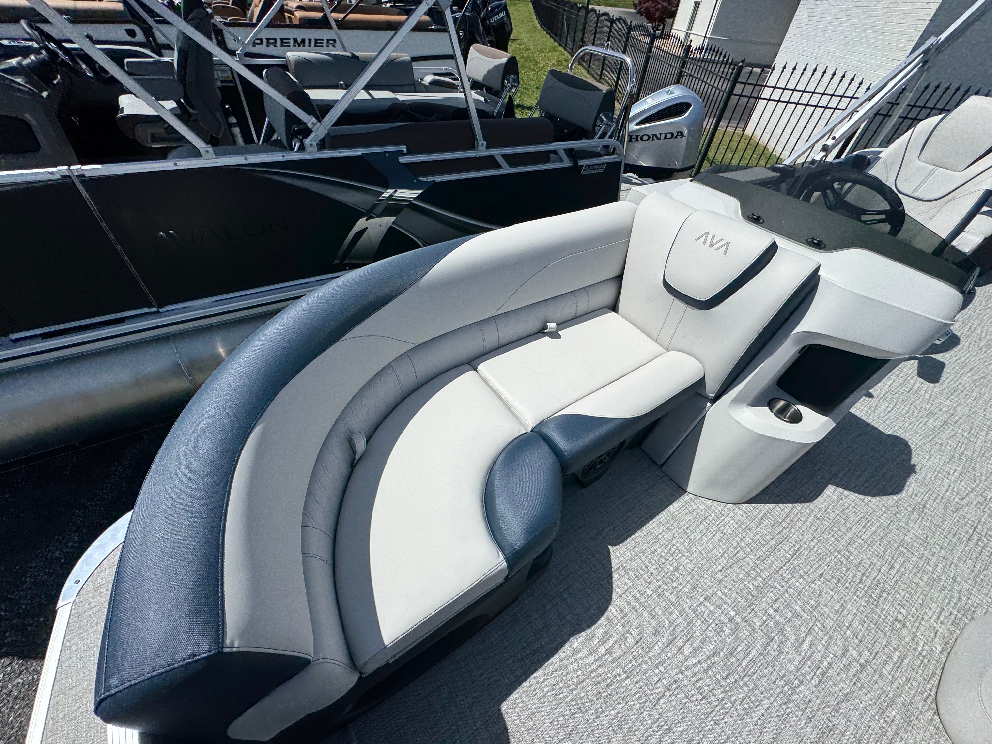 2026 Avalon 23 LSZ QLS - 15