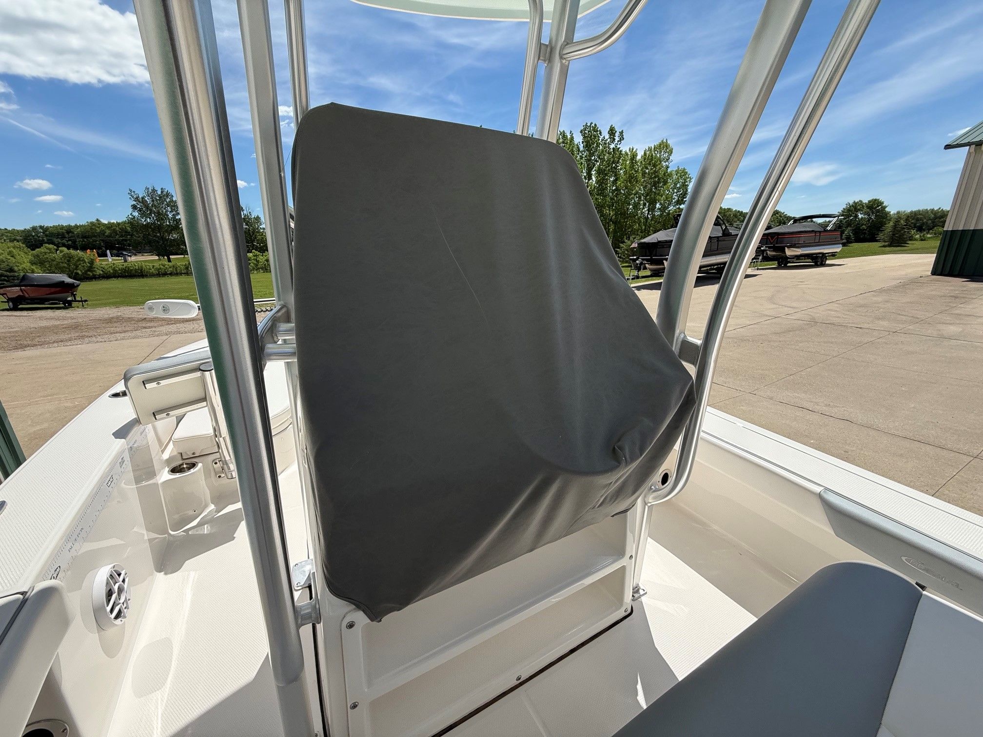 2021 Robalo 226 Cayman with cover outdoors.