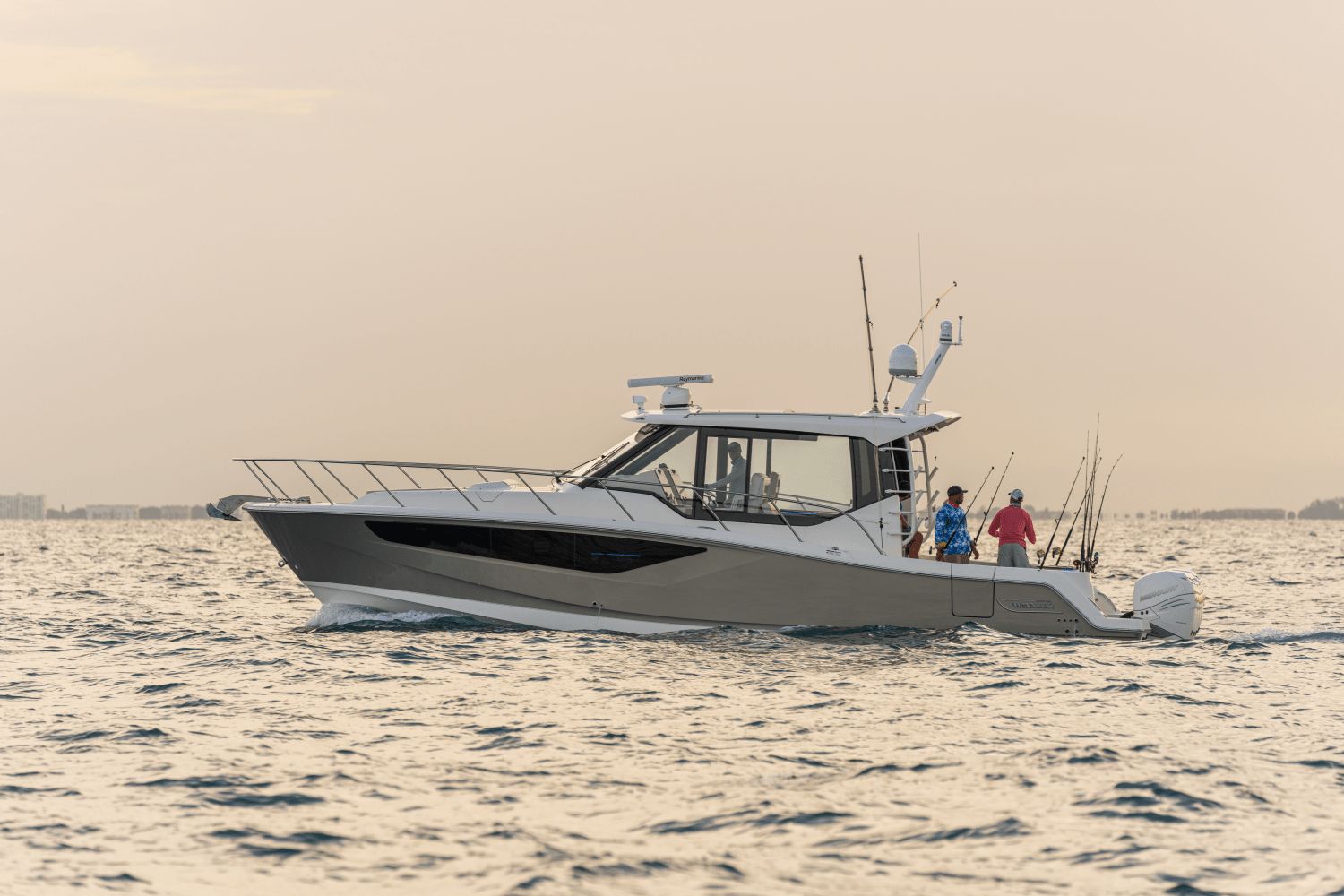 2025 Boston Whaler 405 Conquest - 32