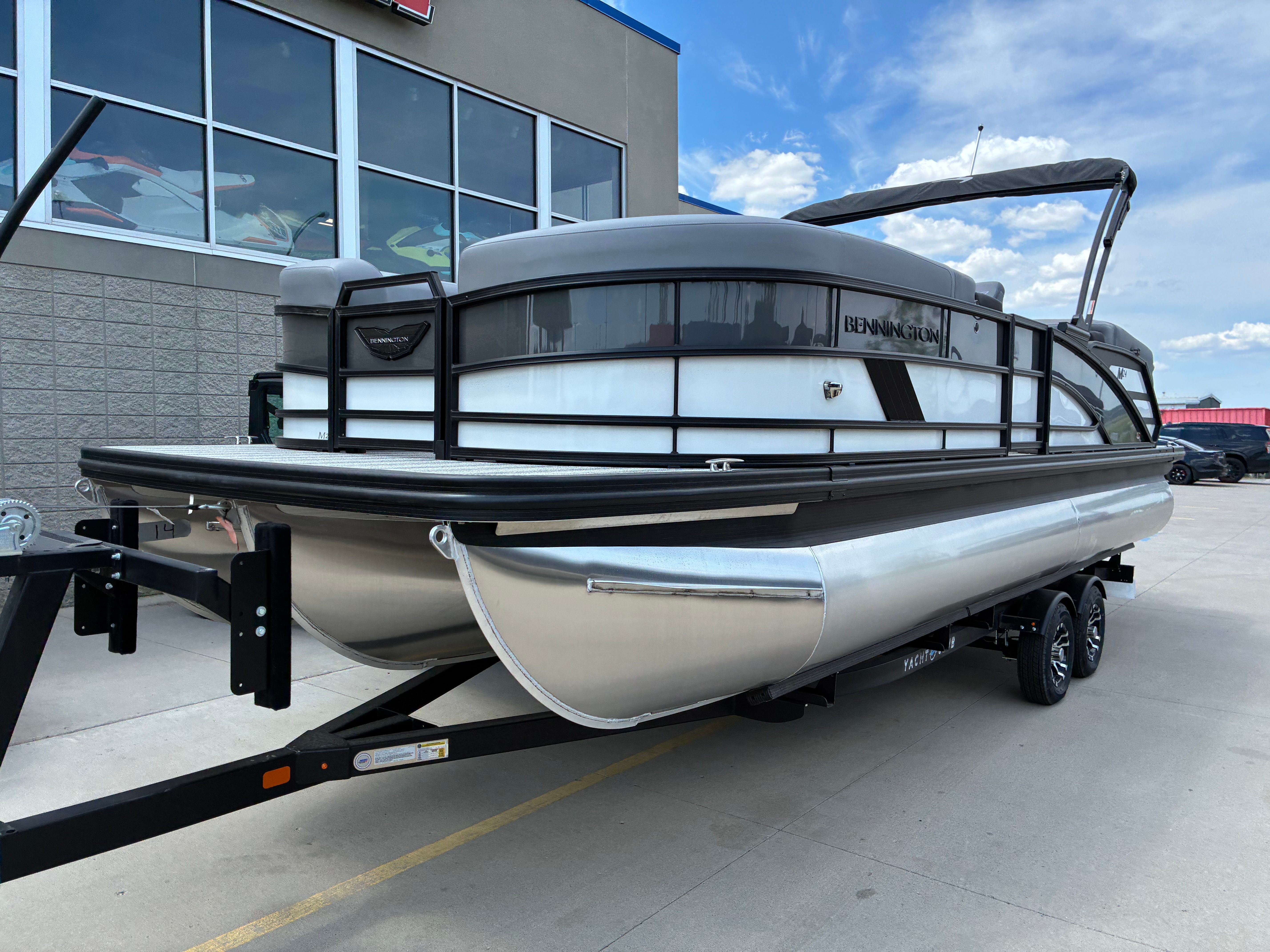 2026 Bennington 24 M Fastback - Quad Bench - 4