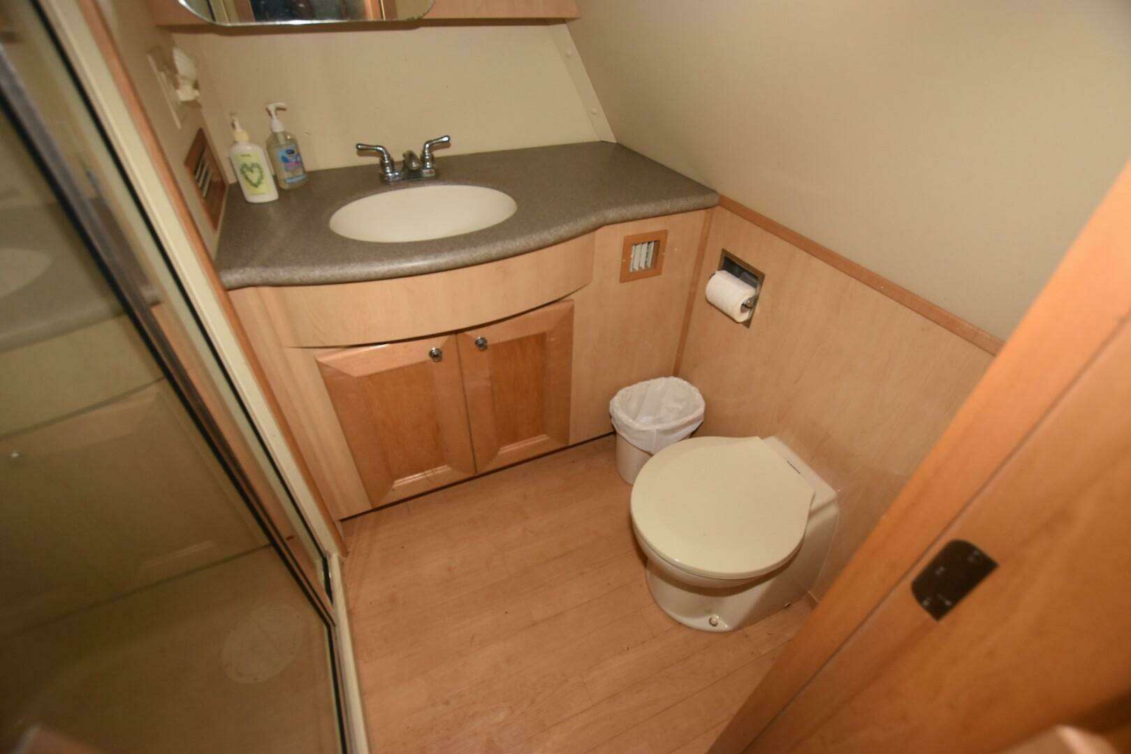 2005 Bluewater 5200 - Image 19
