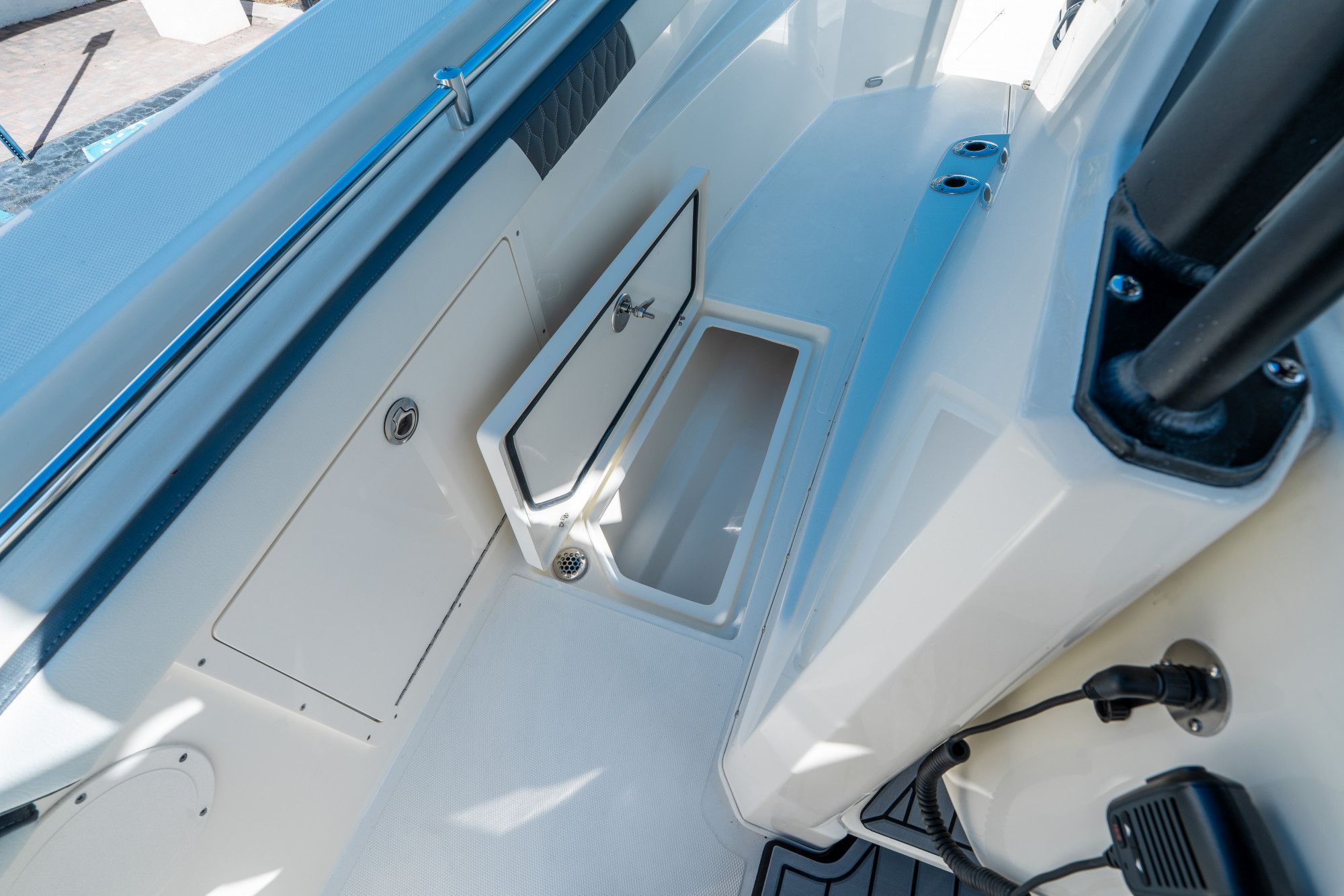 2026 Cobia 305 Center Console - 22