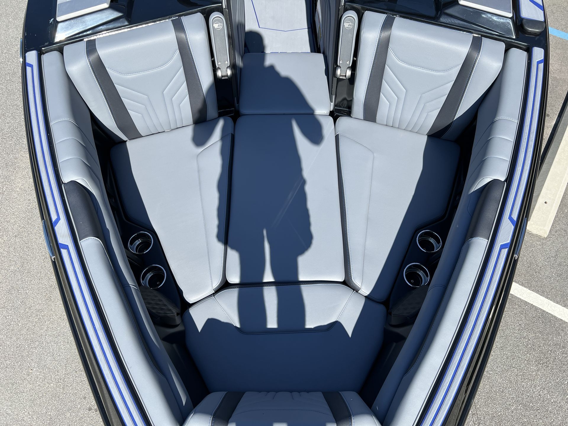 2025 MALIBU 25 LSV - Image 19