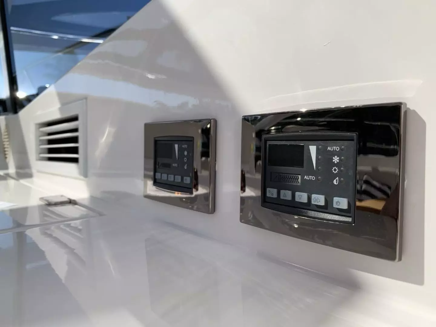 2014 Sunseeker San Remo - Image 12