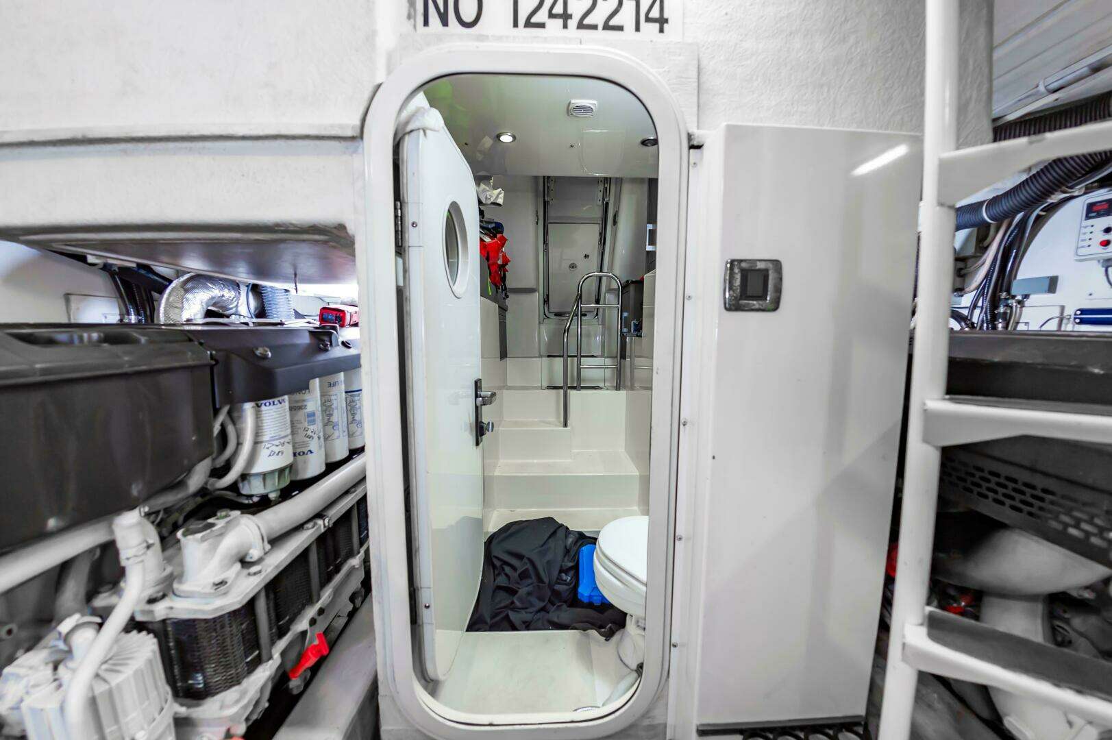 2013 Marquis 63 Sport Yacht - Image 85
