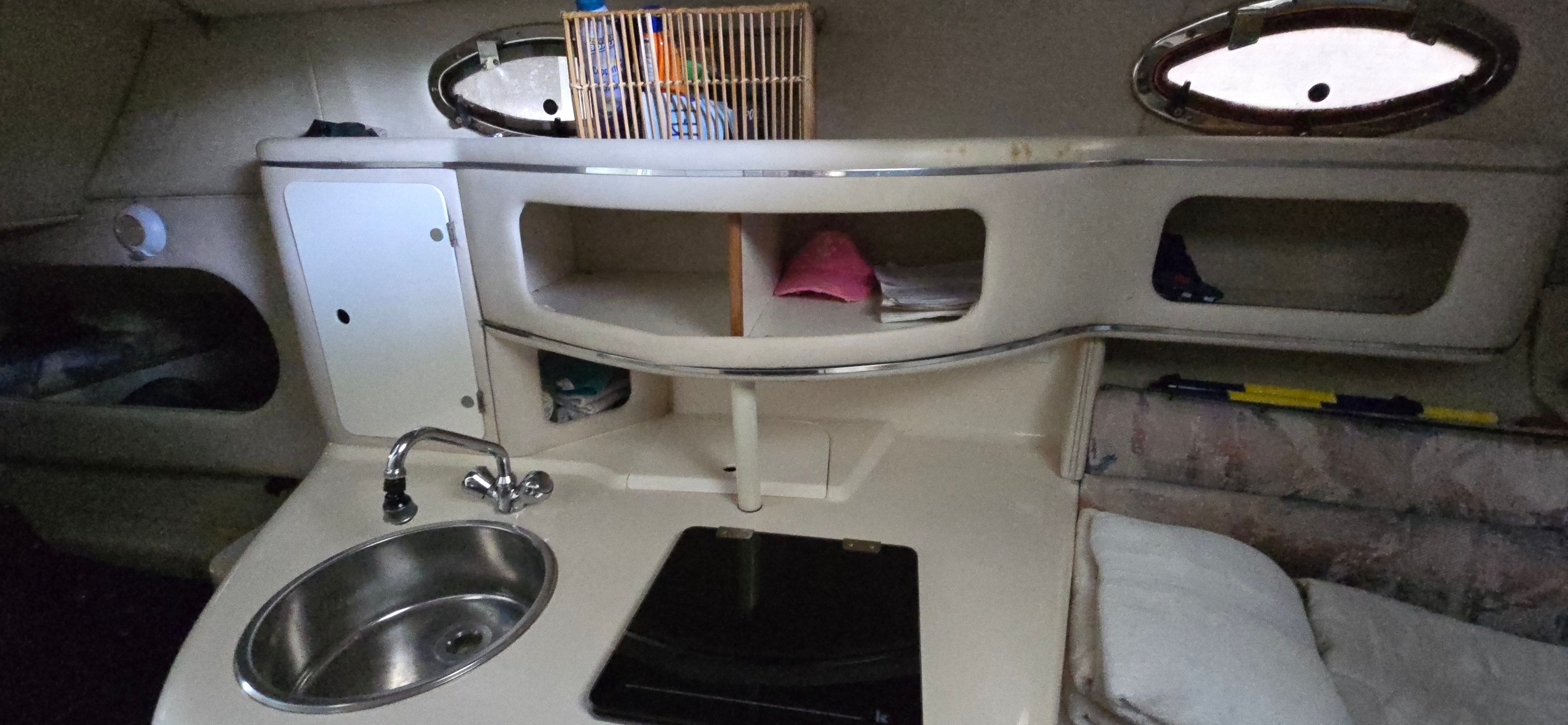 1995 Sea Ray 270 Sundancer - 17