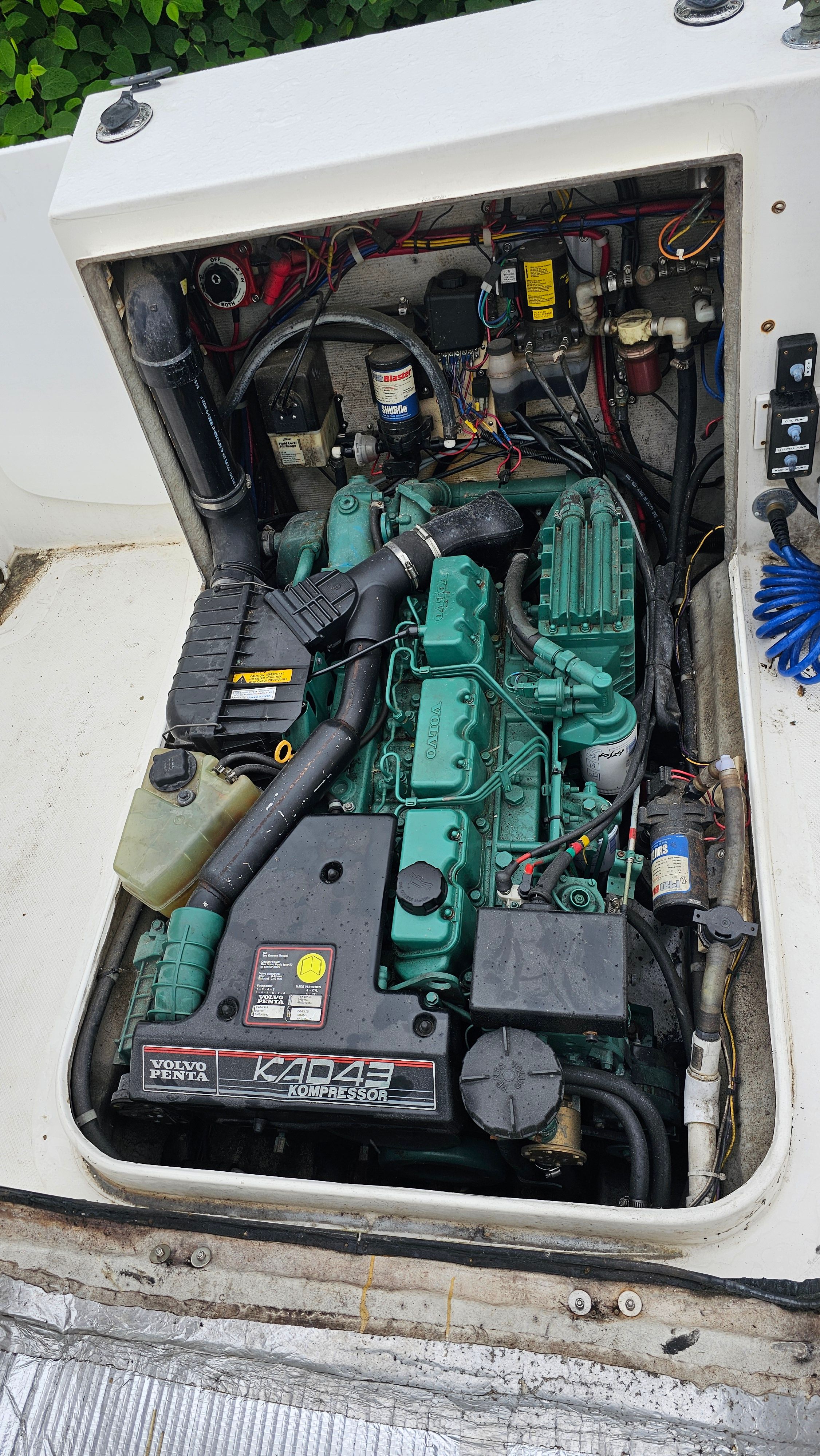 Engine compartment of a 2004 Osprey 26 EXPEDITION boat with Volvo Penta engine.
