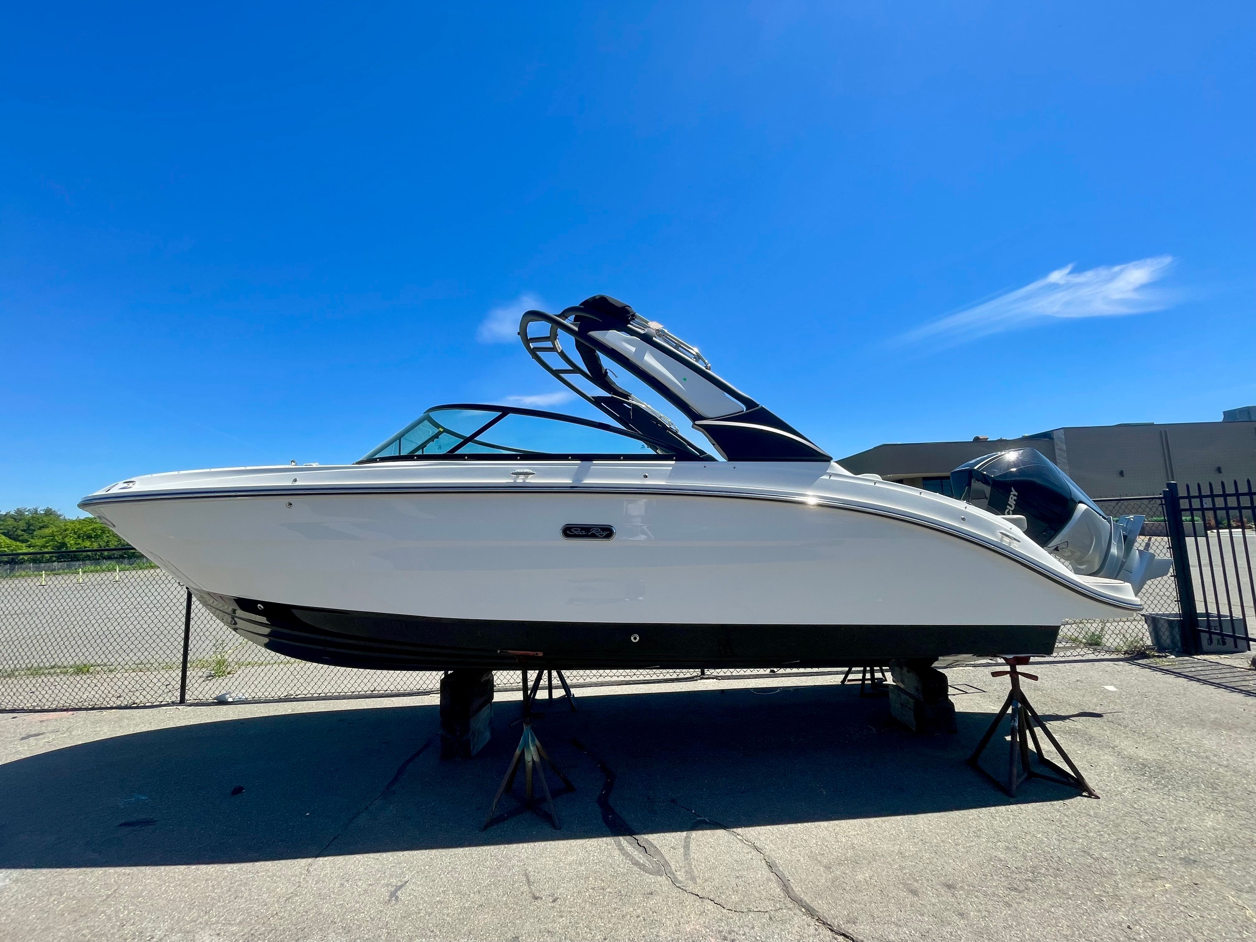 2026 Sea Ray SDX 250 Outboard