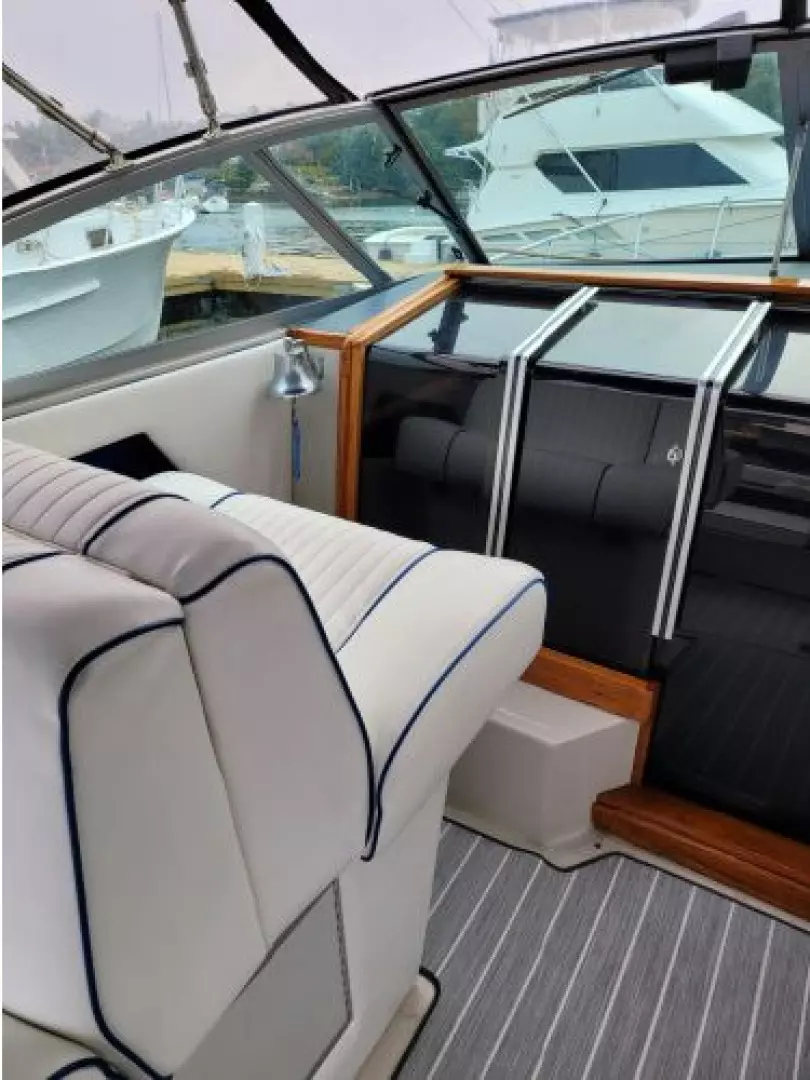 1988 Sea Ray 340 Express Cruiser - Image 9