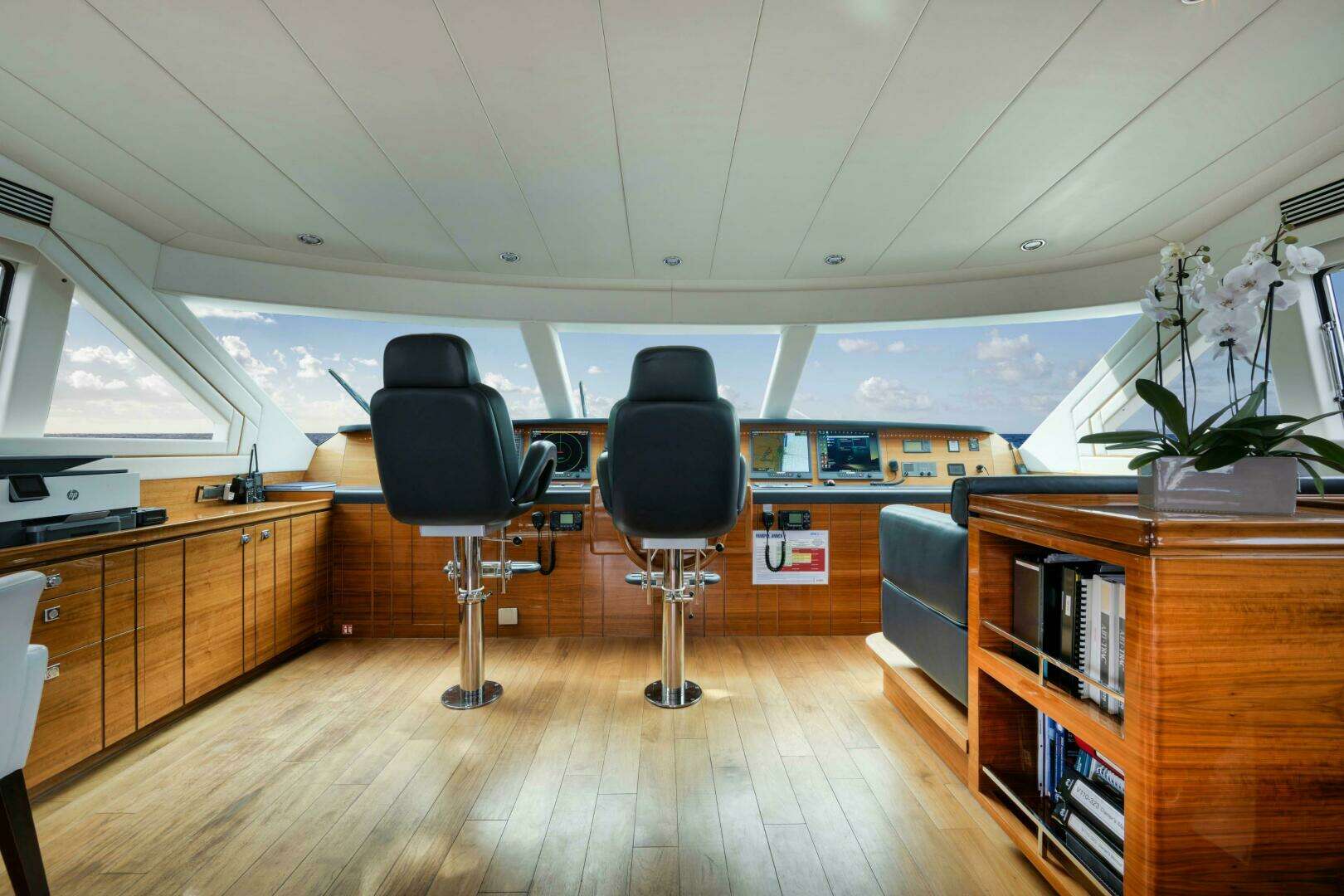 2012 Horizon P110 Tri-Deck - Image 28
