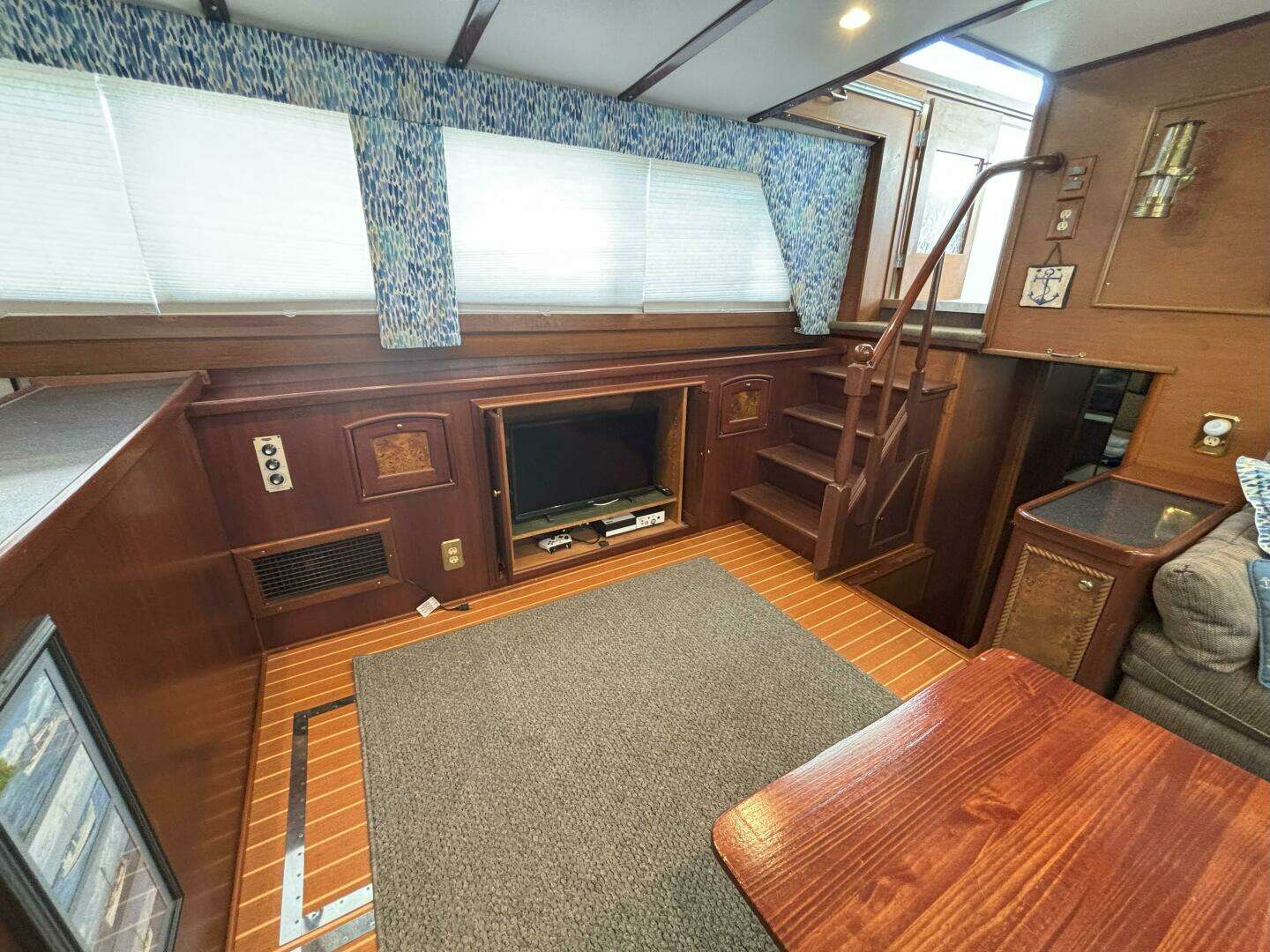 1972 Matthews 4 Flush Deck - Image 48