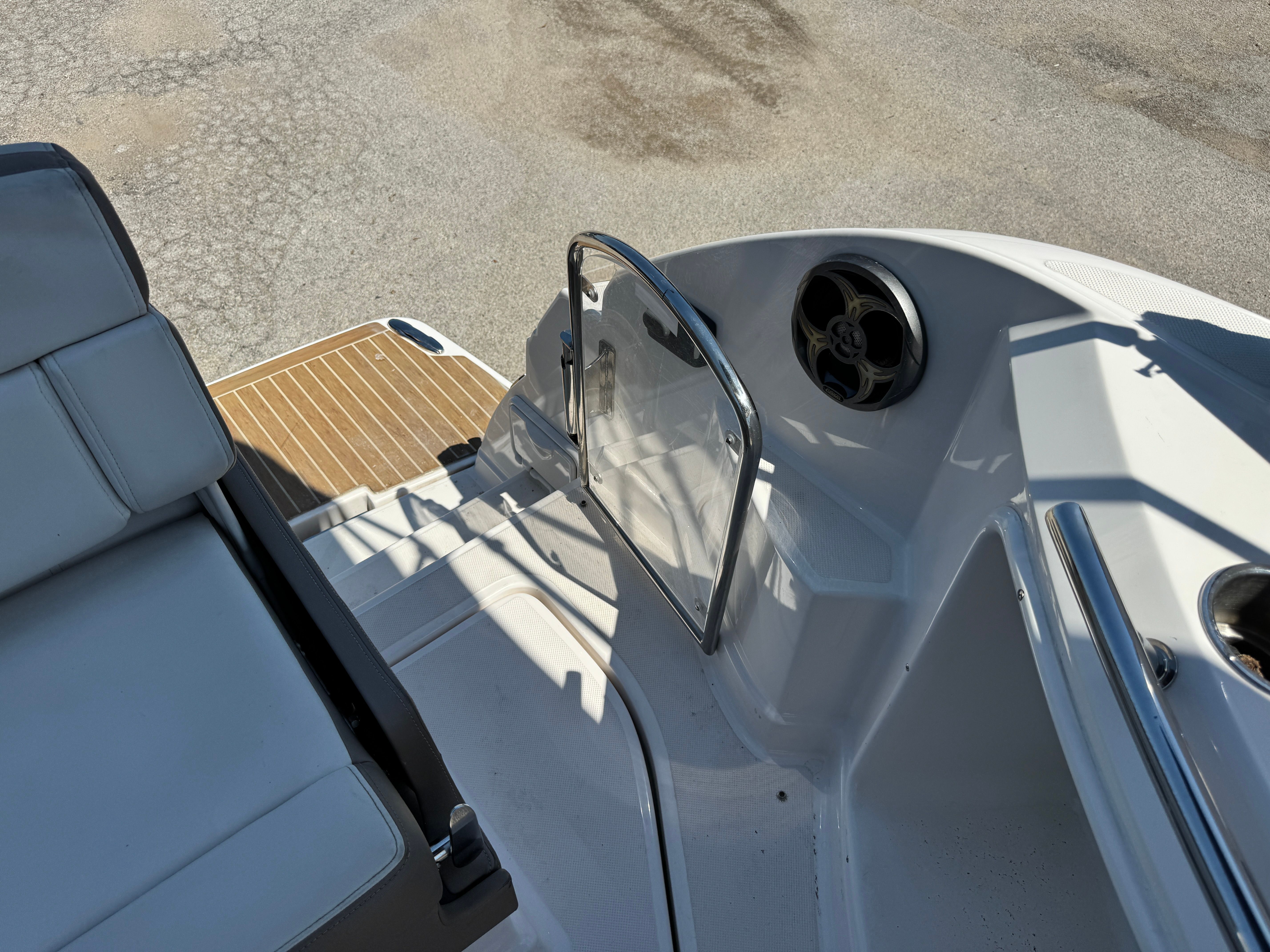 2016 REGAL 28 EXPRESS - Image 15