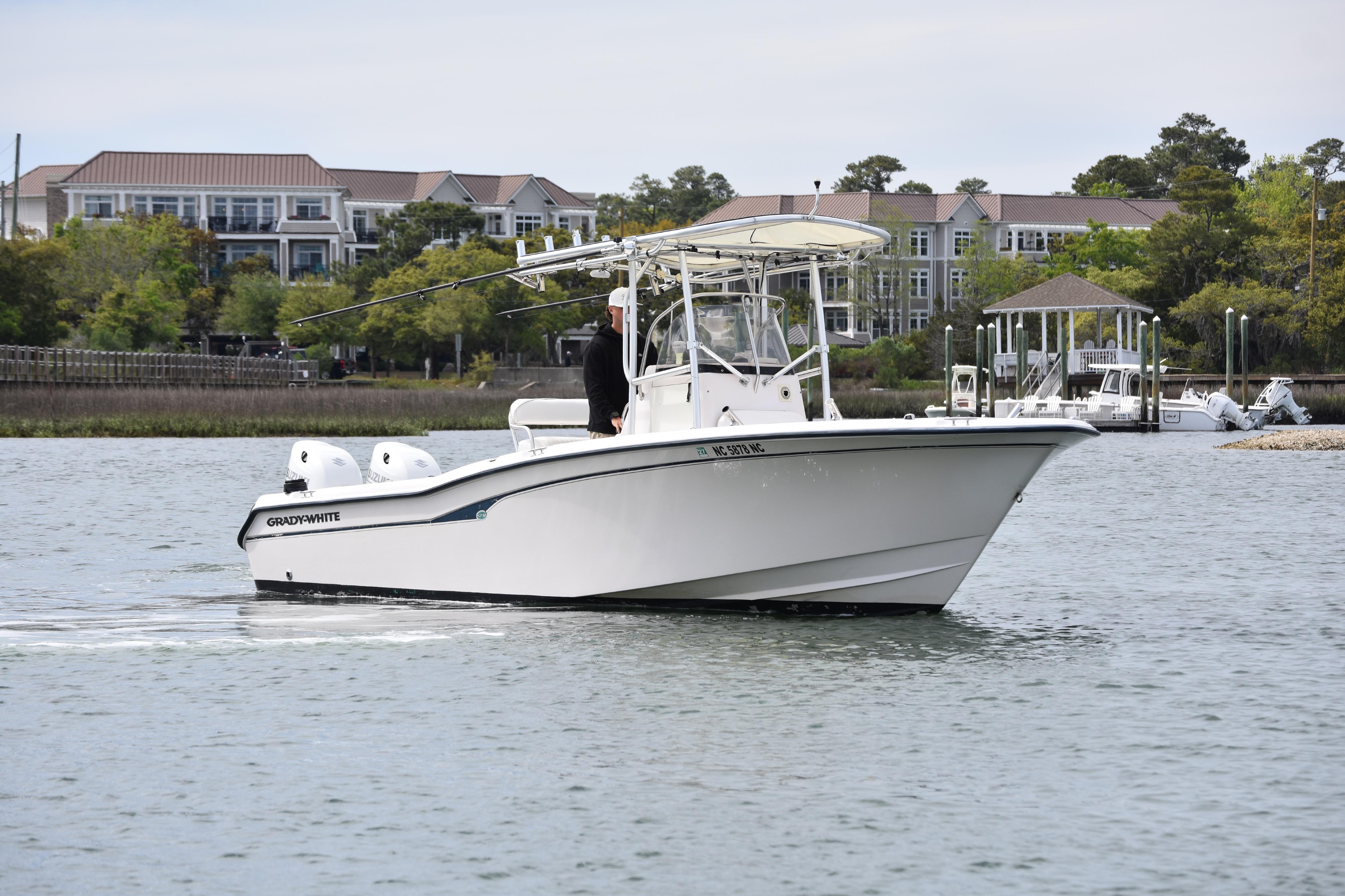 2001 Grady-White Advance 247