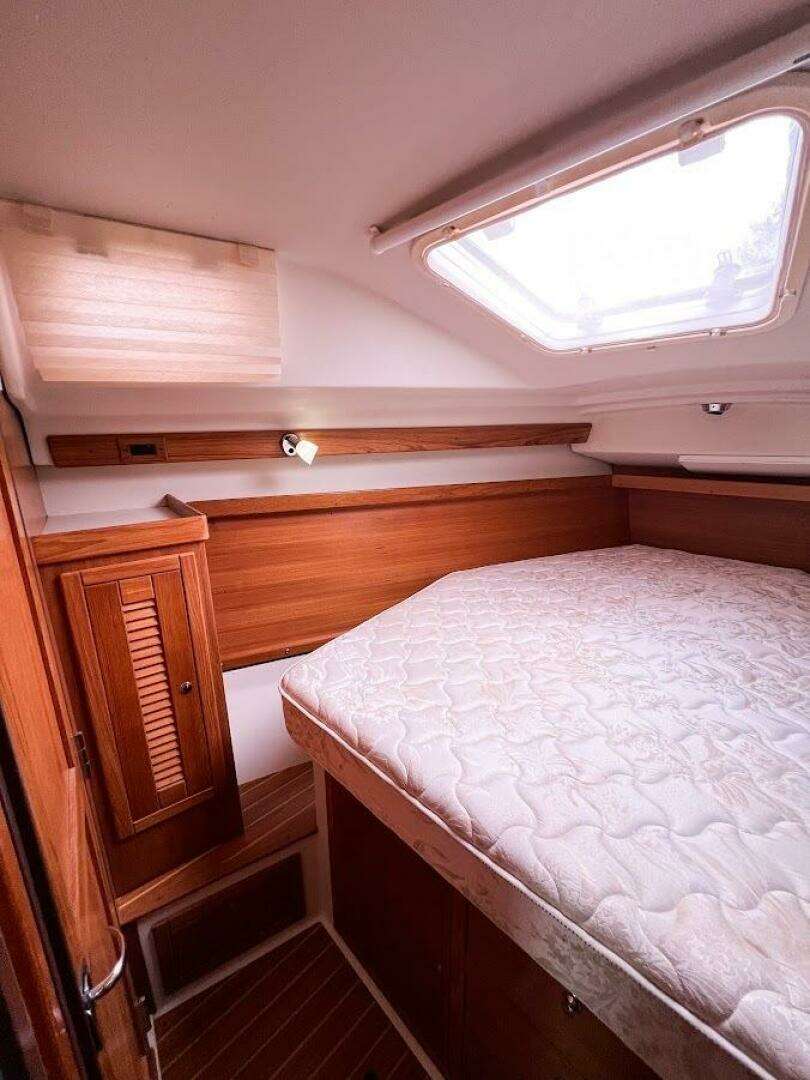 2007 Catalina 350 MK II - Image 26