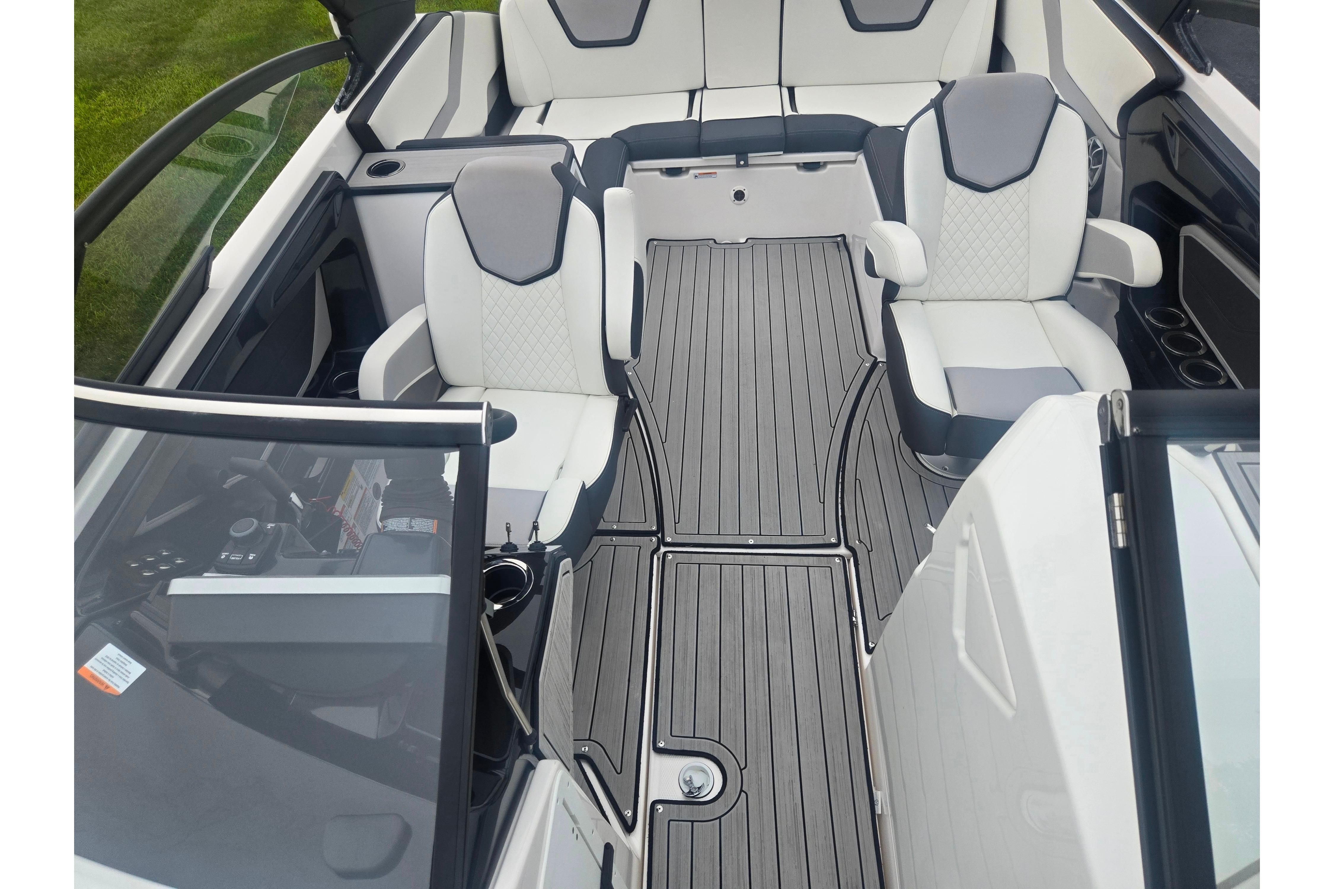 2023 Yamaha Boats 252S interior with sleek seating and modern design.