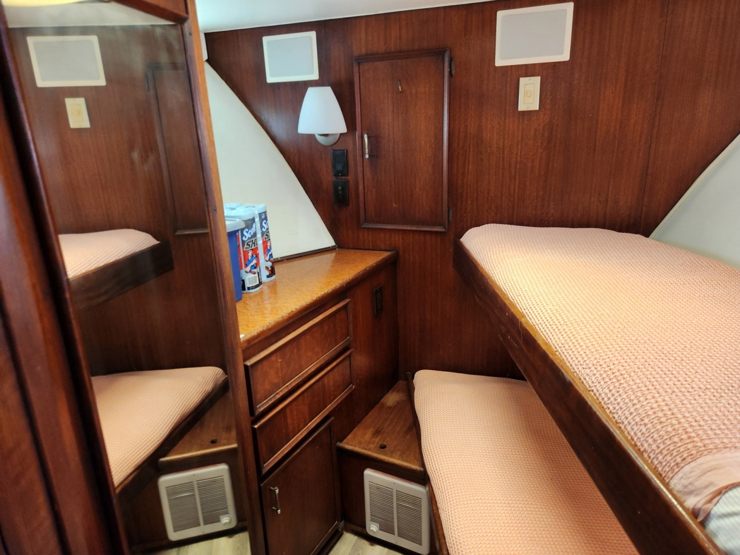 1978 Hatteras 53 Motor Yacht - Image 34