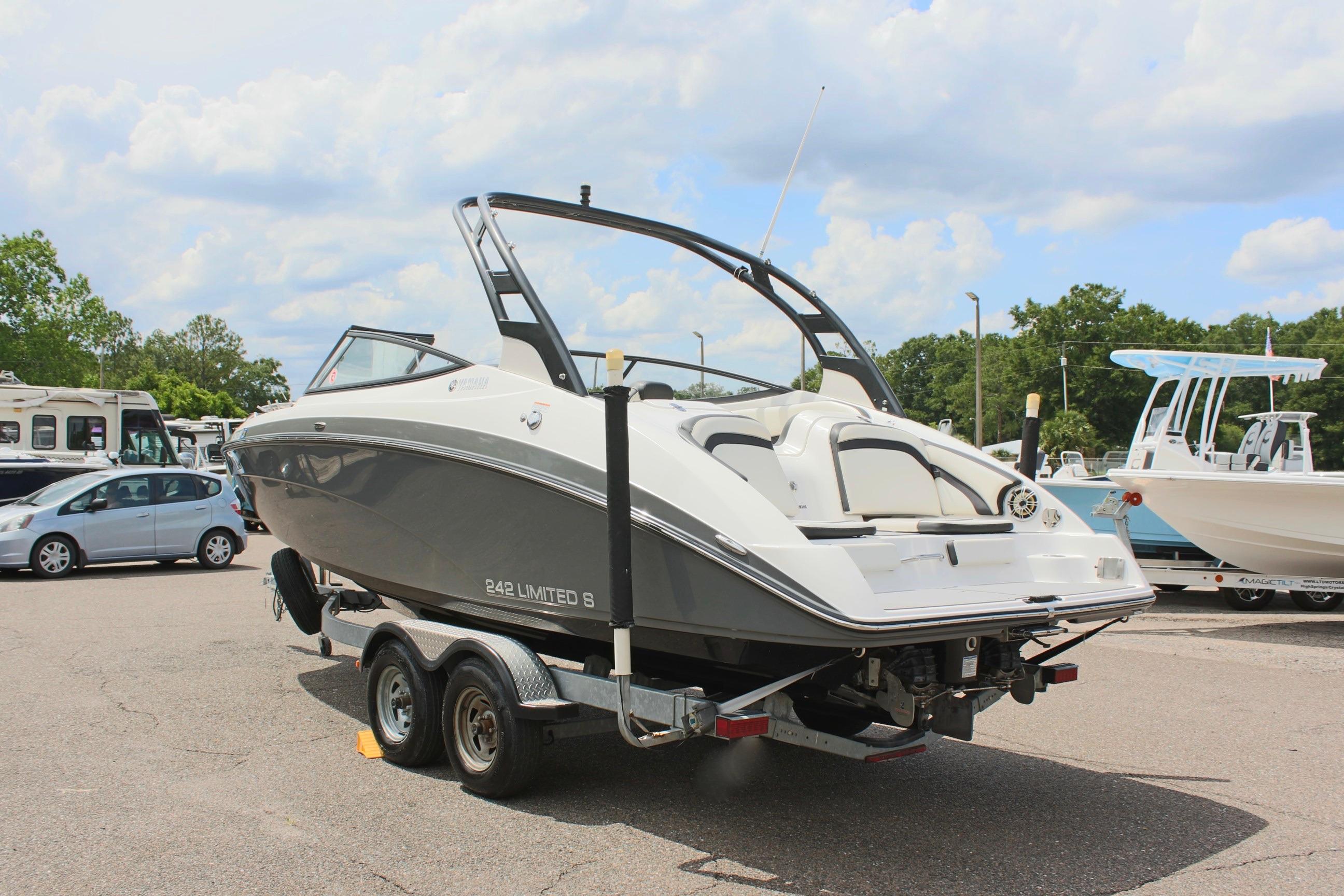 2016 Yamaha Boats 242 Limited S on trailer in parking lot.