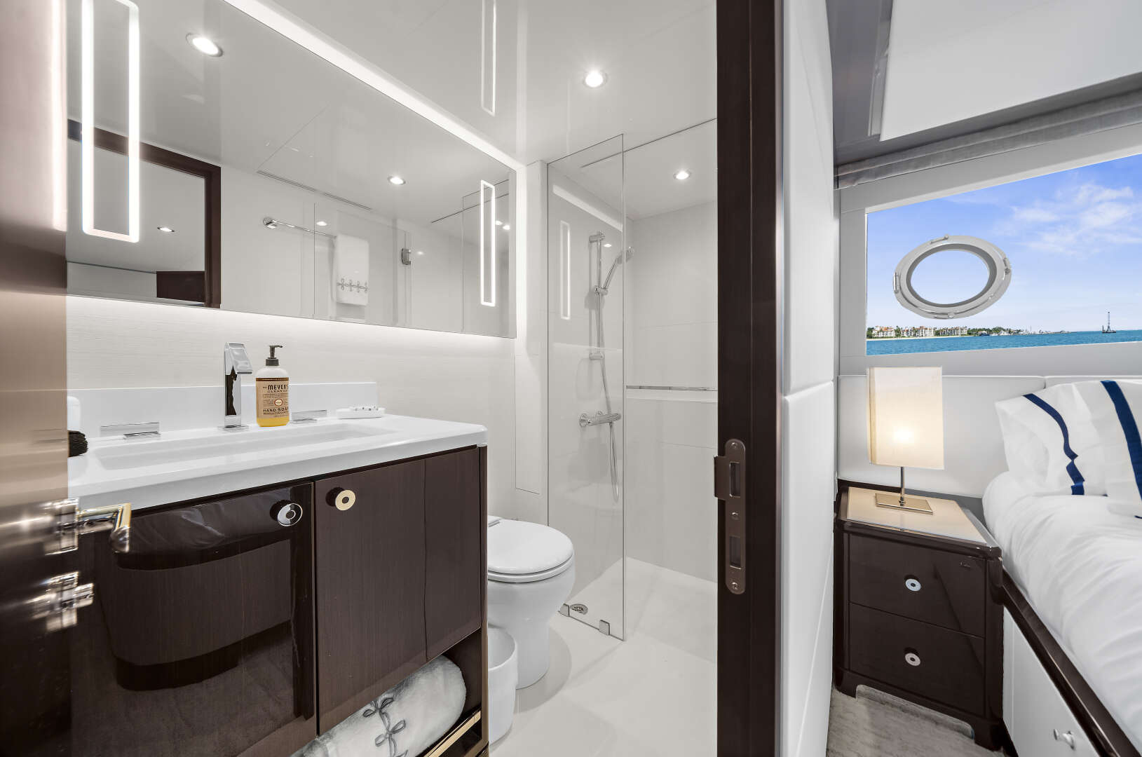 2024 Ocean Alexander 32L - Image 68