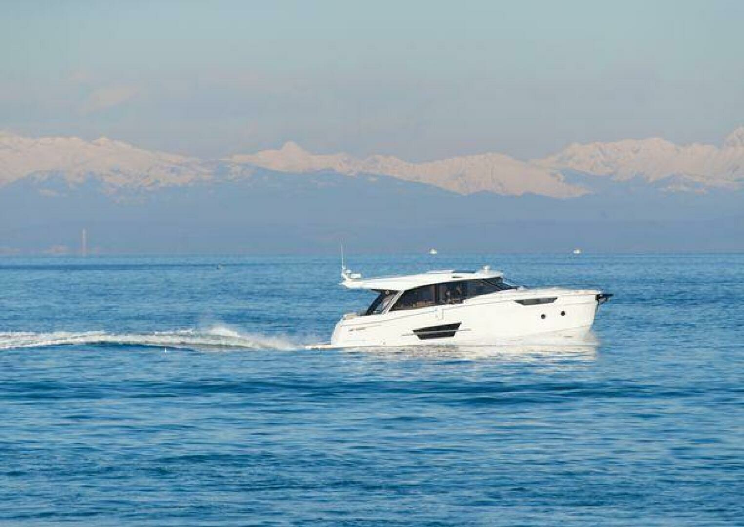 2027 Greenline 45 Coupe - Image 8