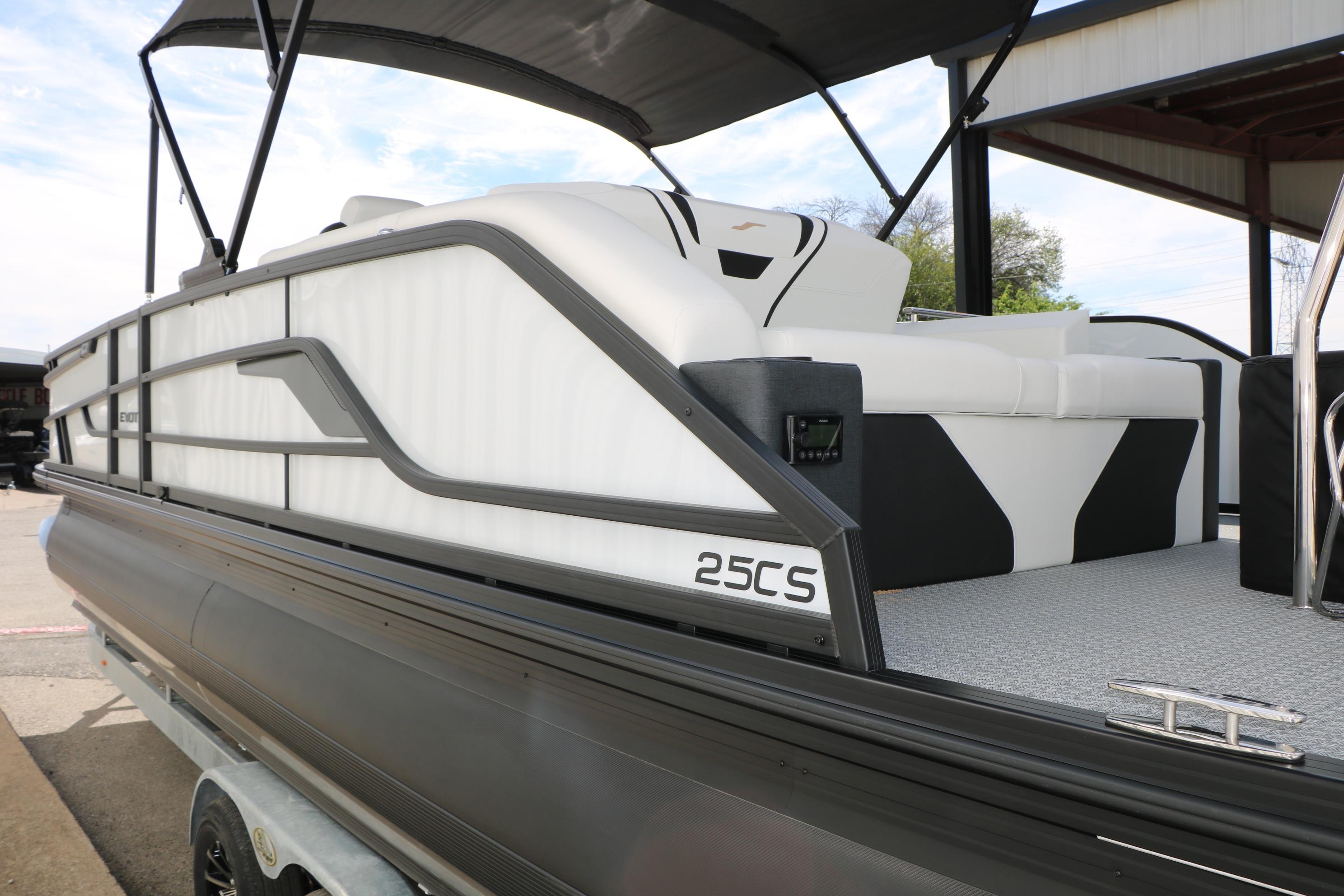 2026 Evotti 725 CS Tri-Toon boat with sleek design and comfortable seating.
