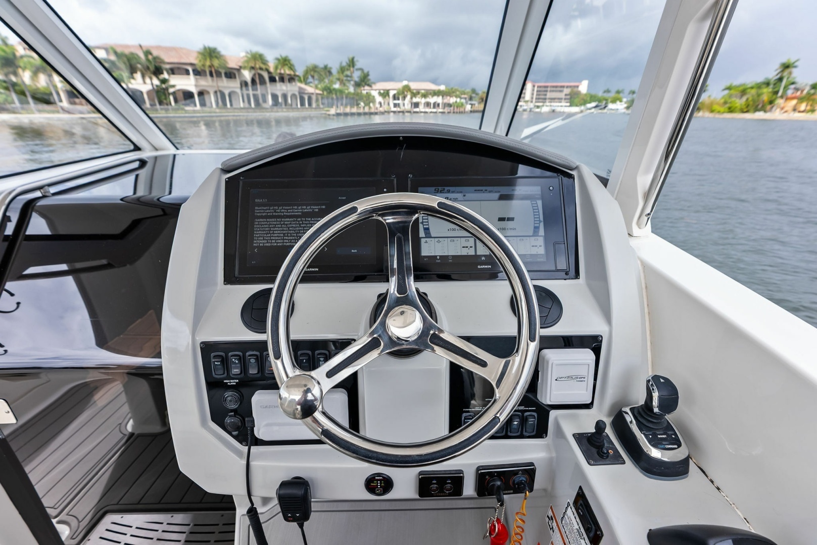 2022 Regal 33 SAV - Image 29